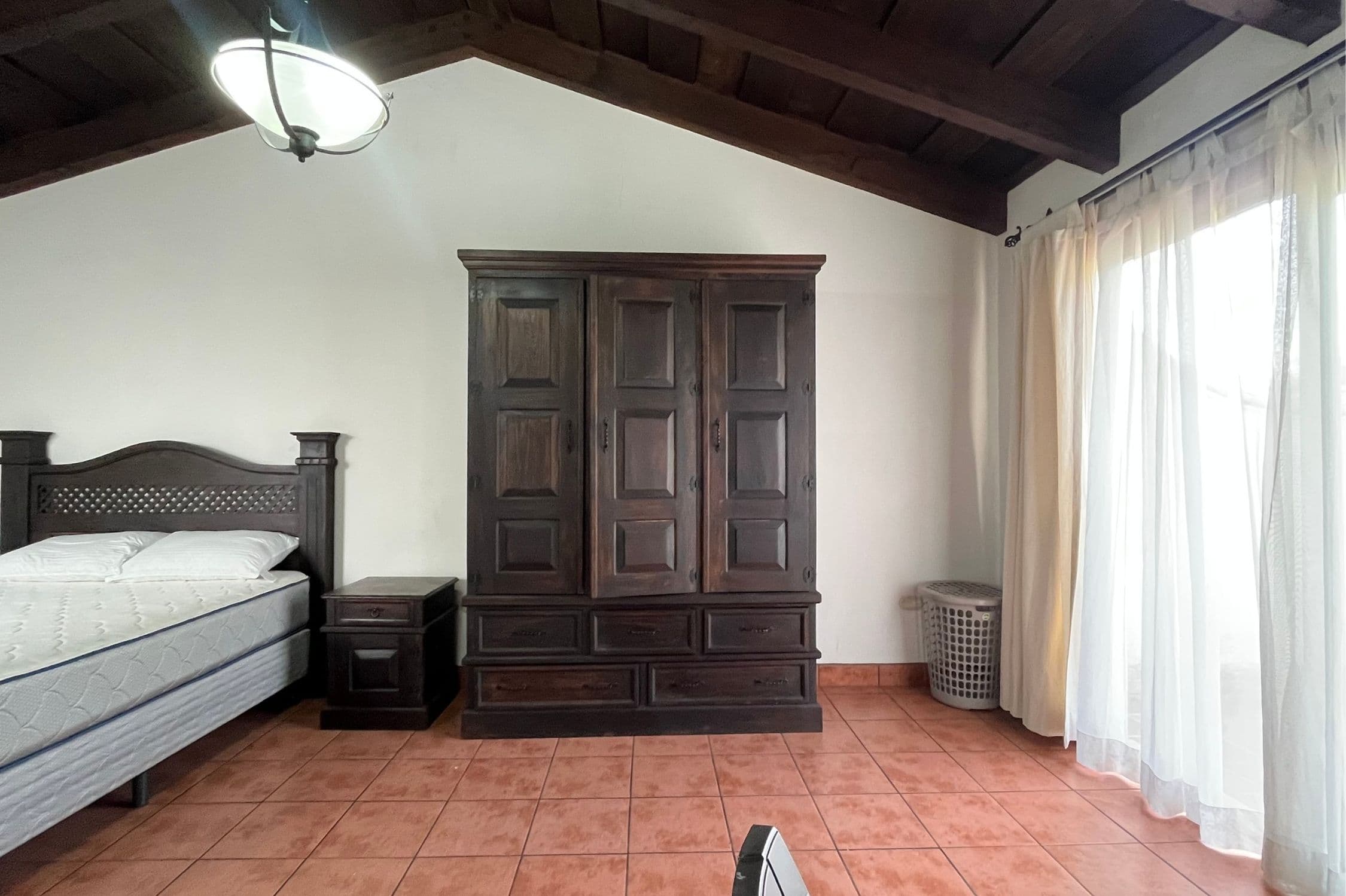 DOWNTOWN ANTIGUA, 1-BEDROOM APARTMENT, BALCONY WITH A VIEW