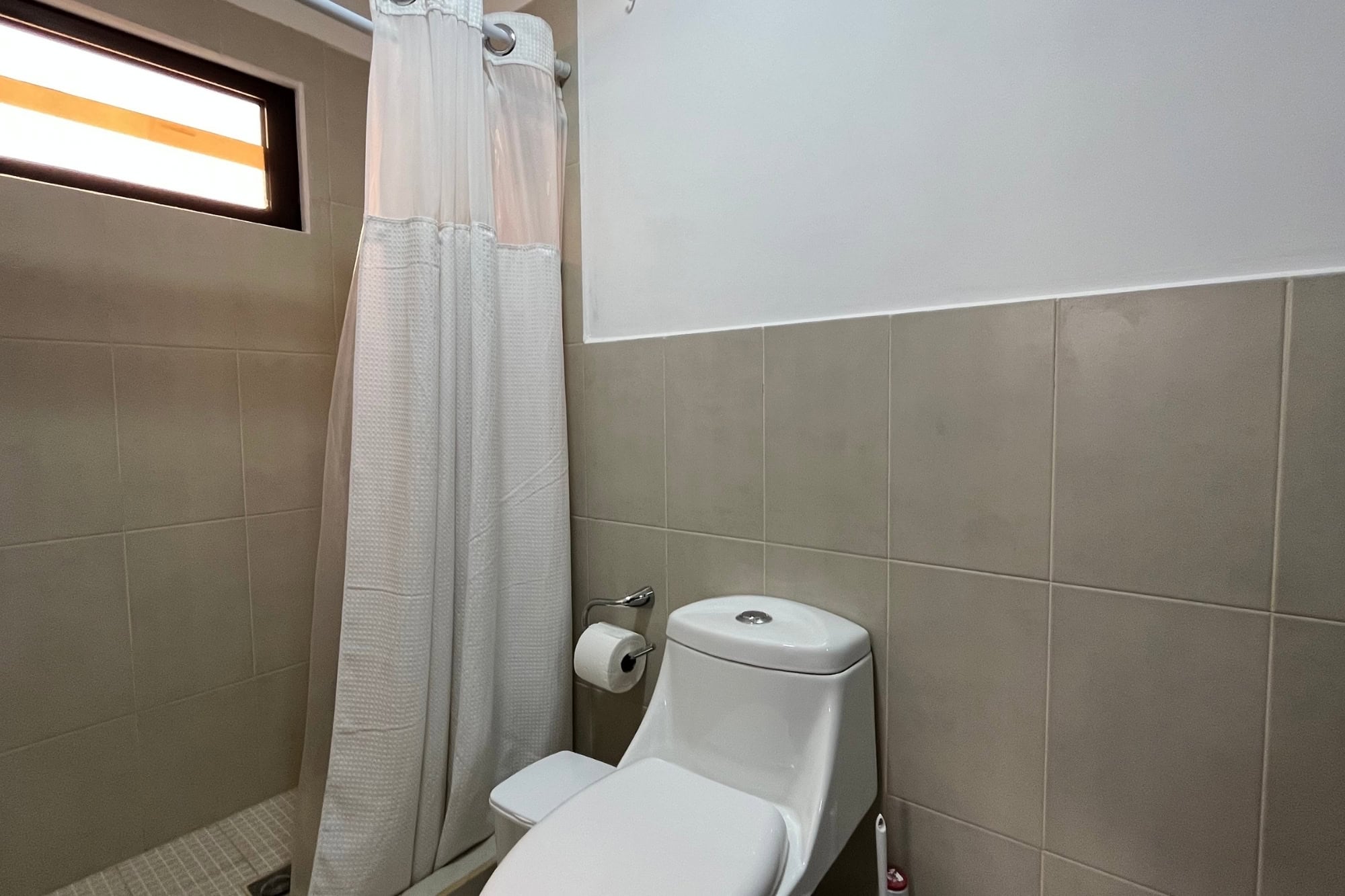 Furnished 4-Bedroom Home for Rent in San Pedro Las Huertas, Near Antigua Guatemala