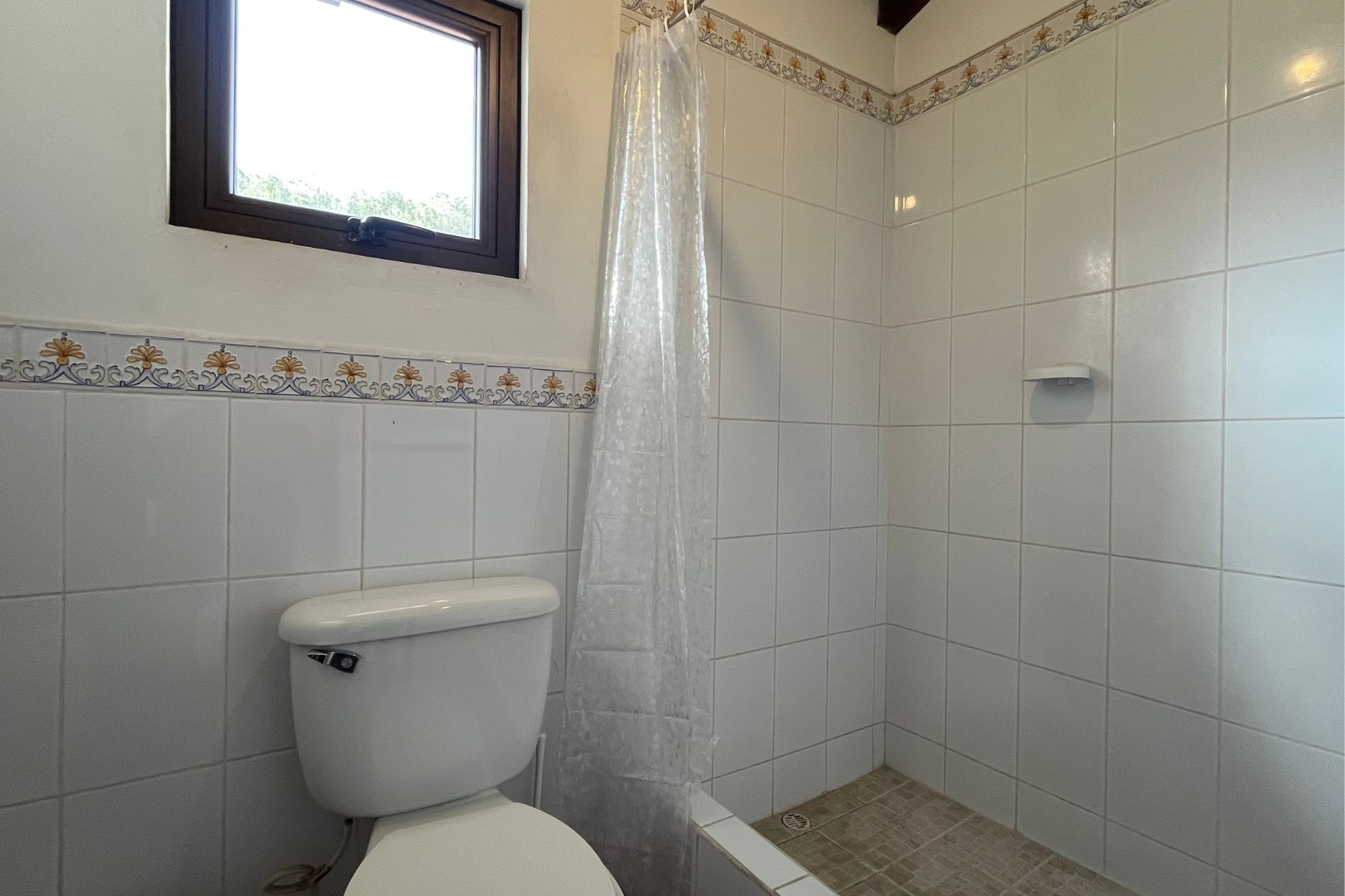 DOWNTOWN ANTIGUA, 1-BEDROOM APARTMENT, BALCONY WITH A VIEW