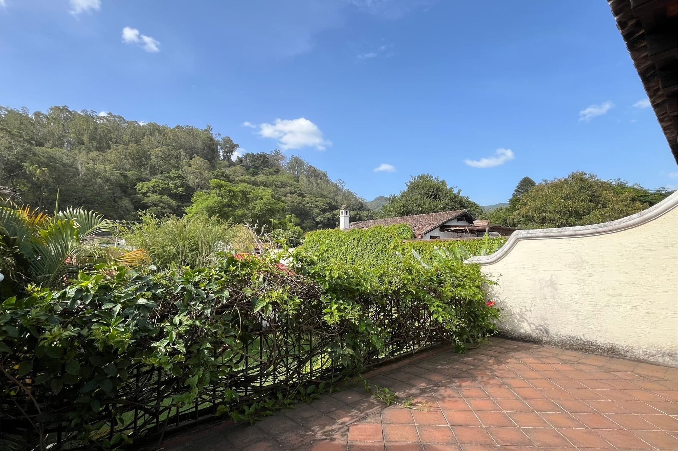 DOWNTOWN ANTIGUA, 1-BEDROOM APARTMENT, BALCONY WITH A VIEW