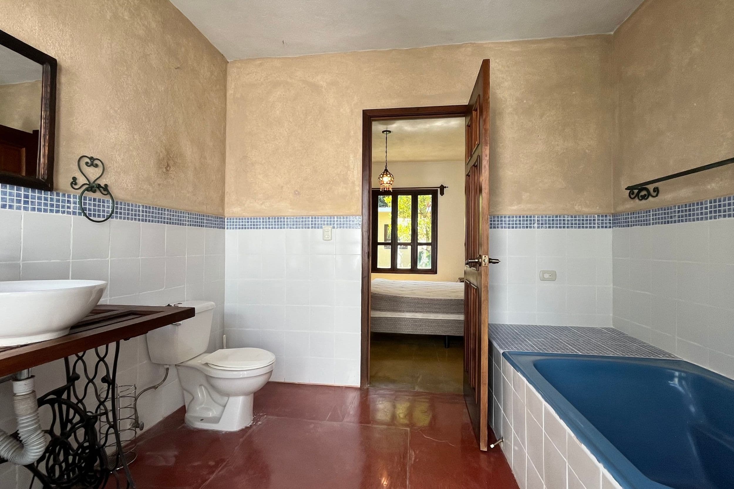 Beautiful Home for Rent in San Pedro El Alto, Antigua Guatemala, 4 bedrooms and a large garden