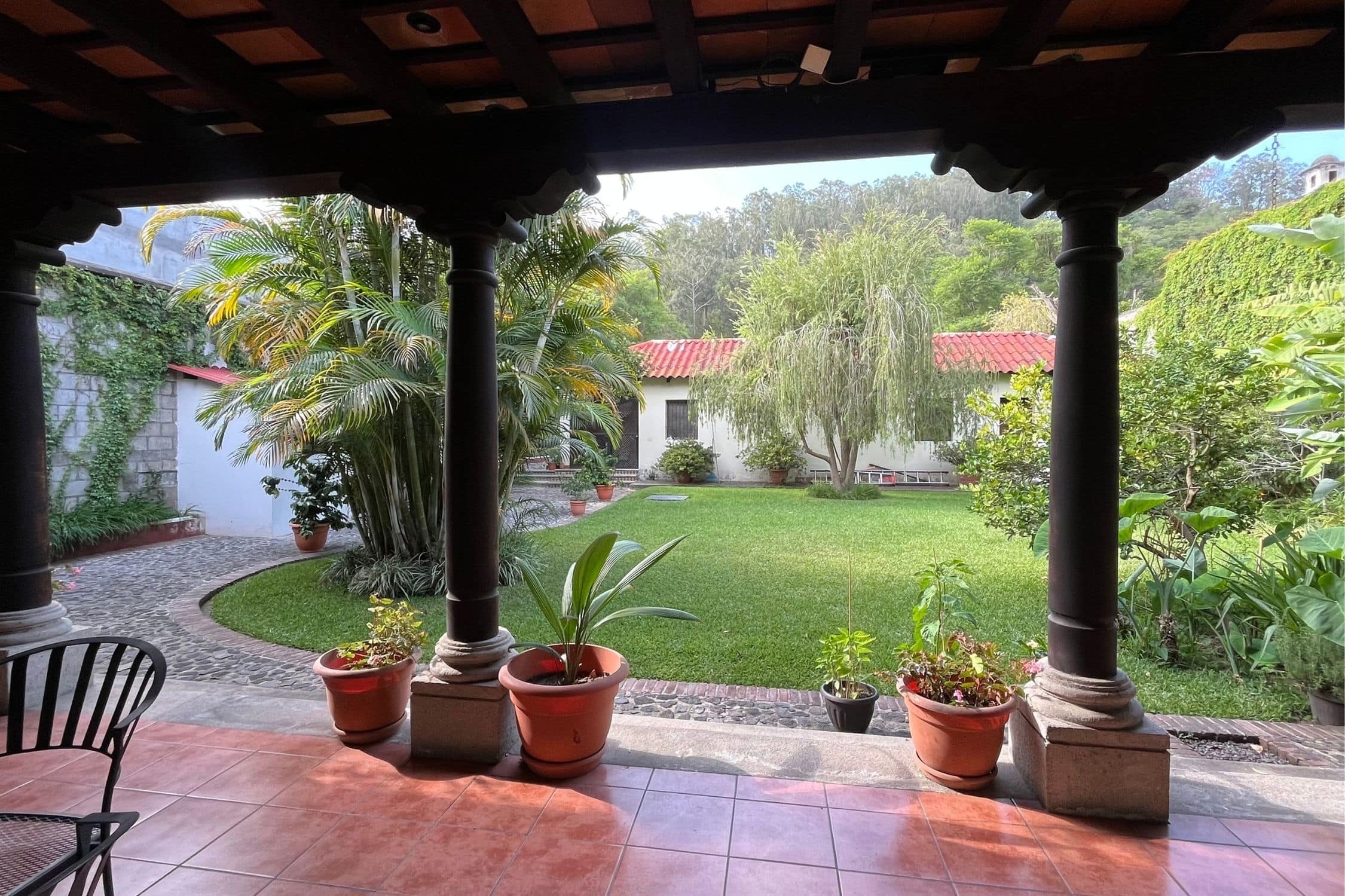 DOWNTOWN ANTIGUA, 1-BEDROOM APARTMENT, BALCONY WITH A VIEW
