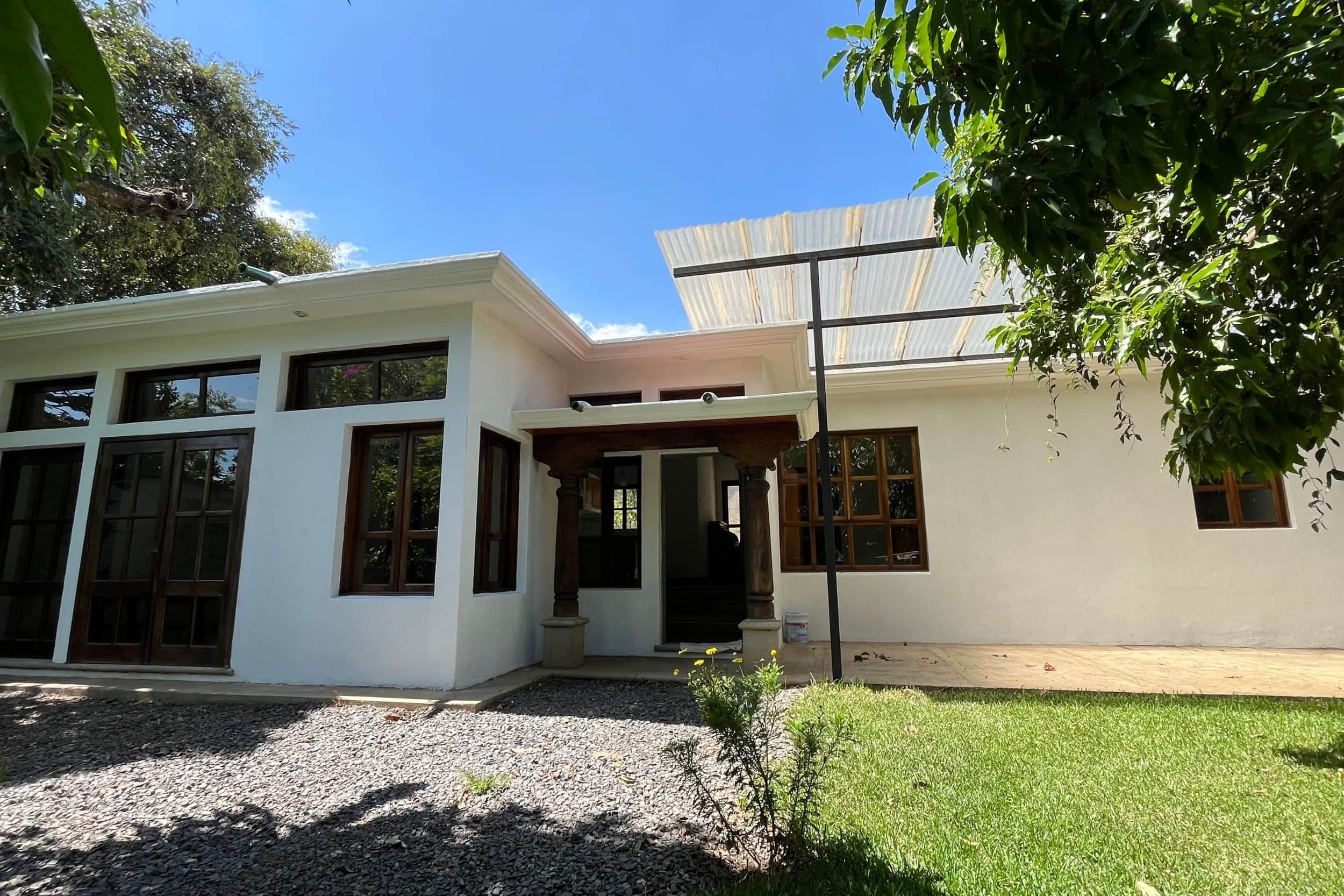 Beautiful Home for Rent in San Pedro El Alto, Antigua Guatemala, 4 bedrooms and a large garden