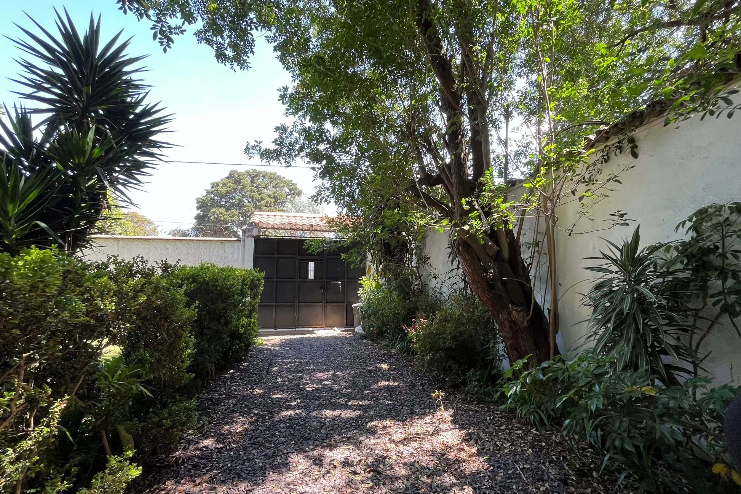 Beautiful Home for Rent in San Pedro El Alto, Antigua Guatemala, 4 bedrooms and a large garden