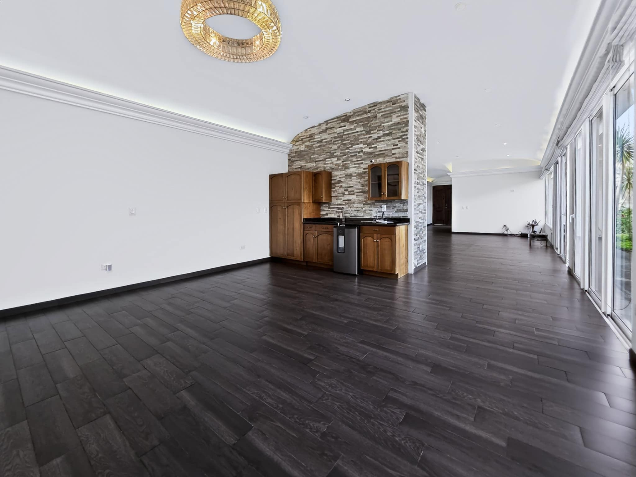 Luxury Corner Estate with Guest Casita