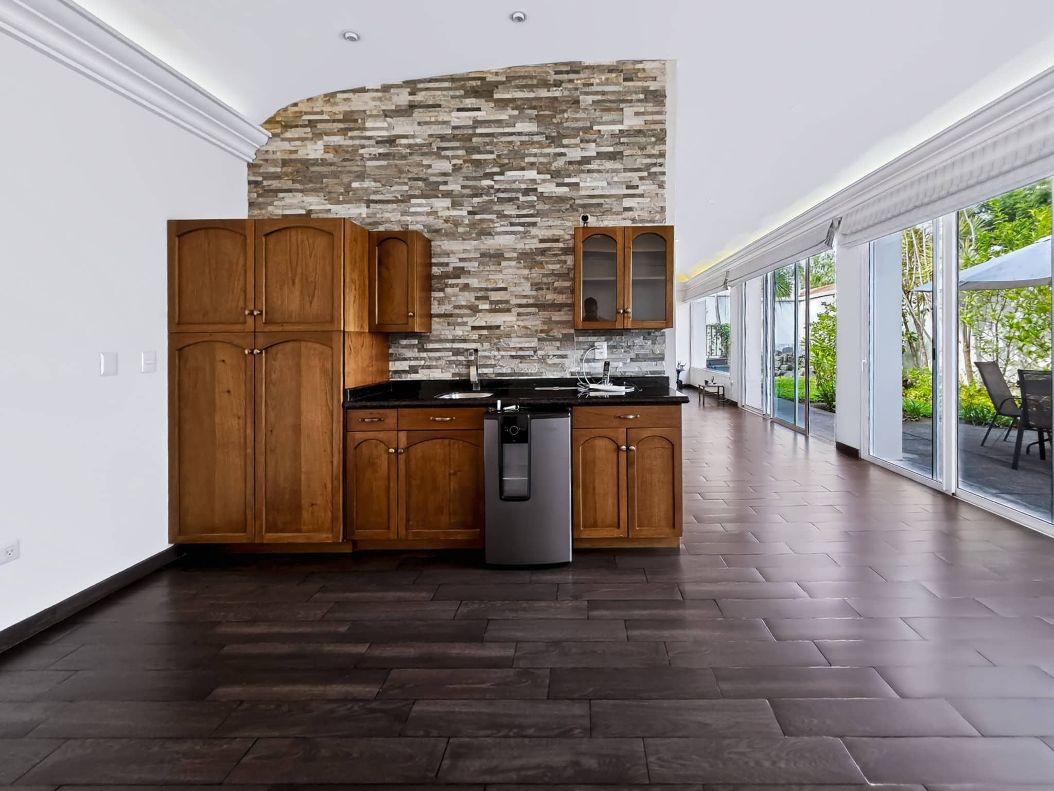 Luxury Corner Estate with Guest Casita