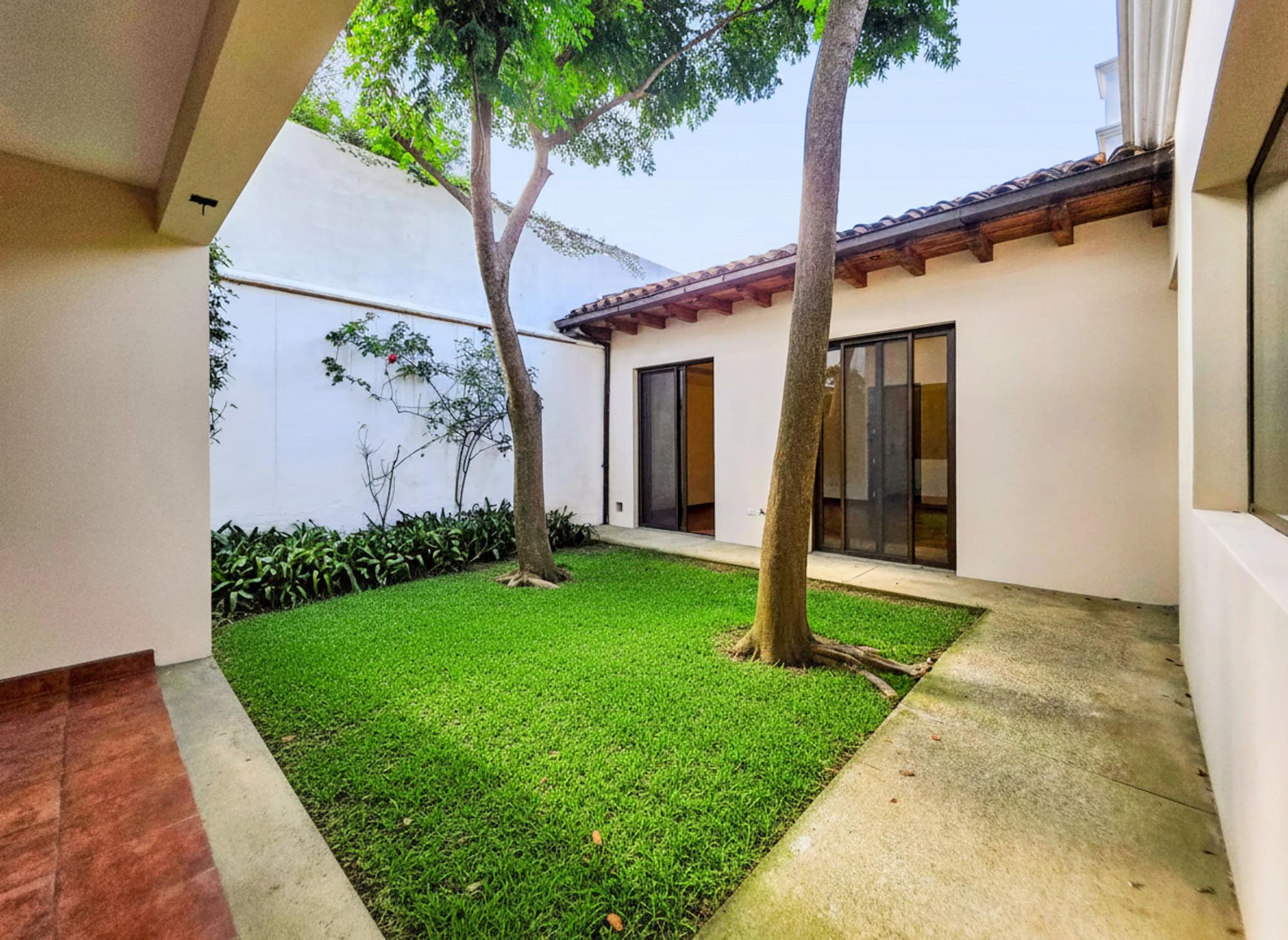 Luxury Corner Estate with Guest Casita