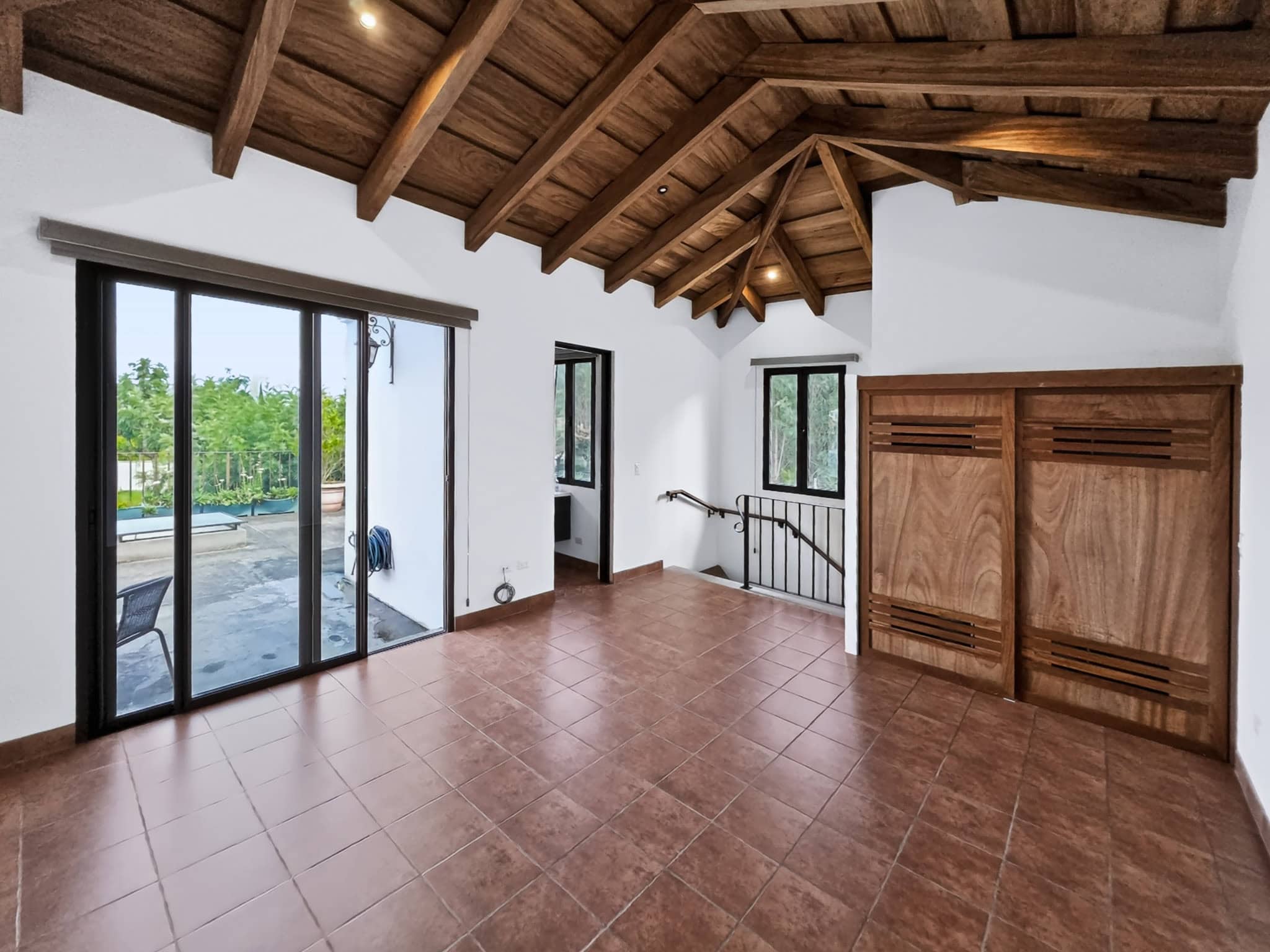 Luxury Corner Estate with Guest Casita