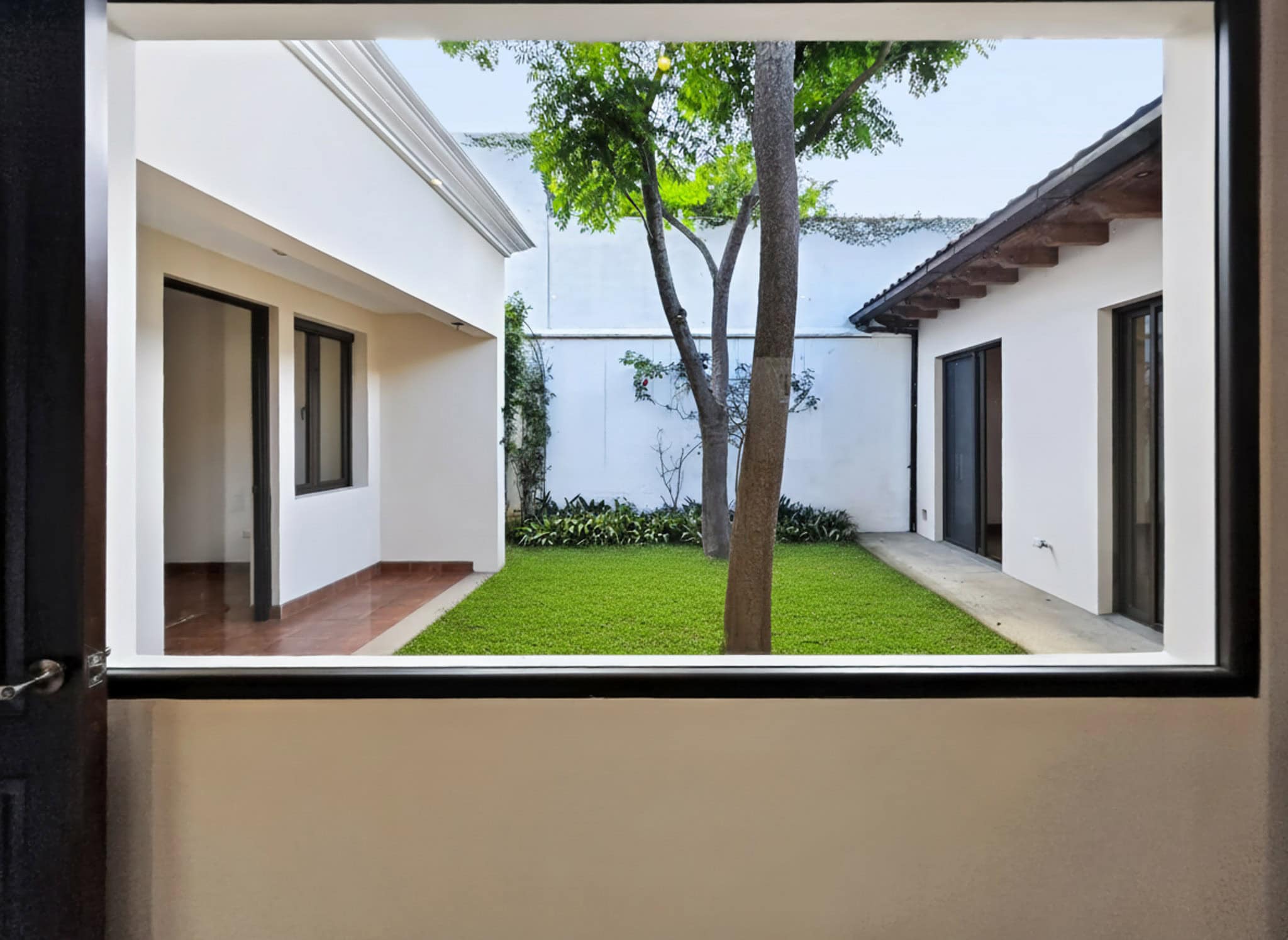 Luxury Corner Estate with Guest Casita