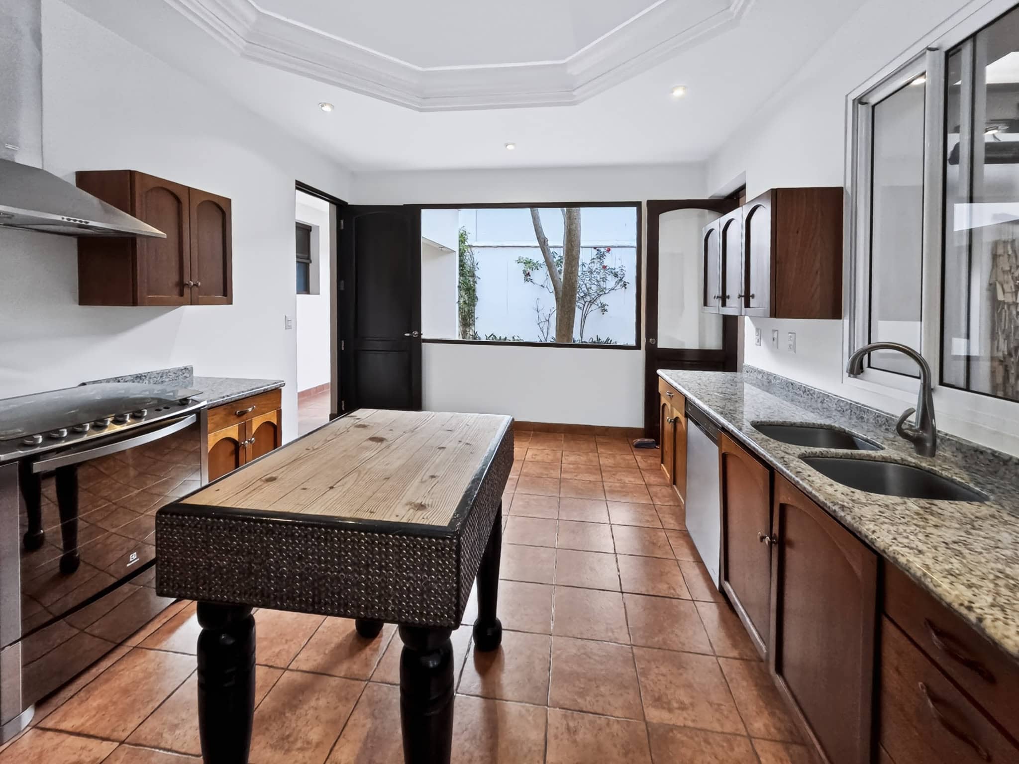 Luxury Corner Estate with Guest Casita