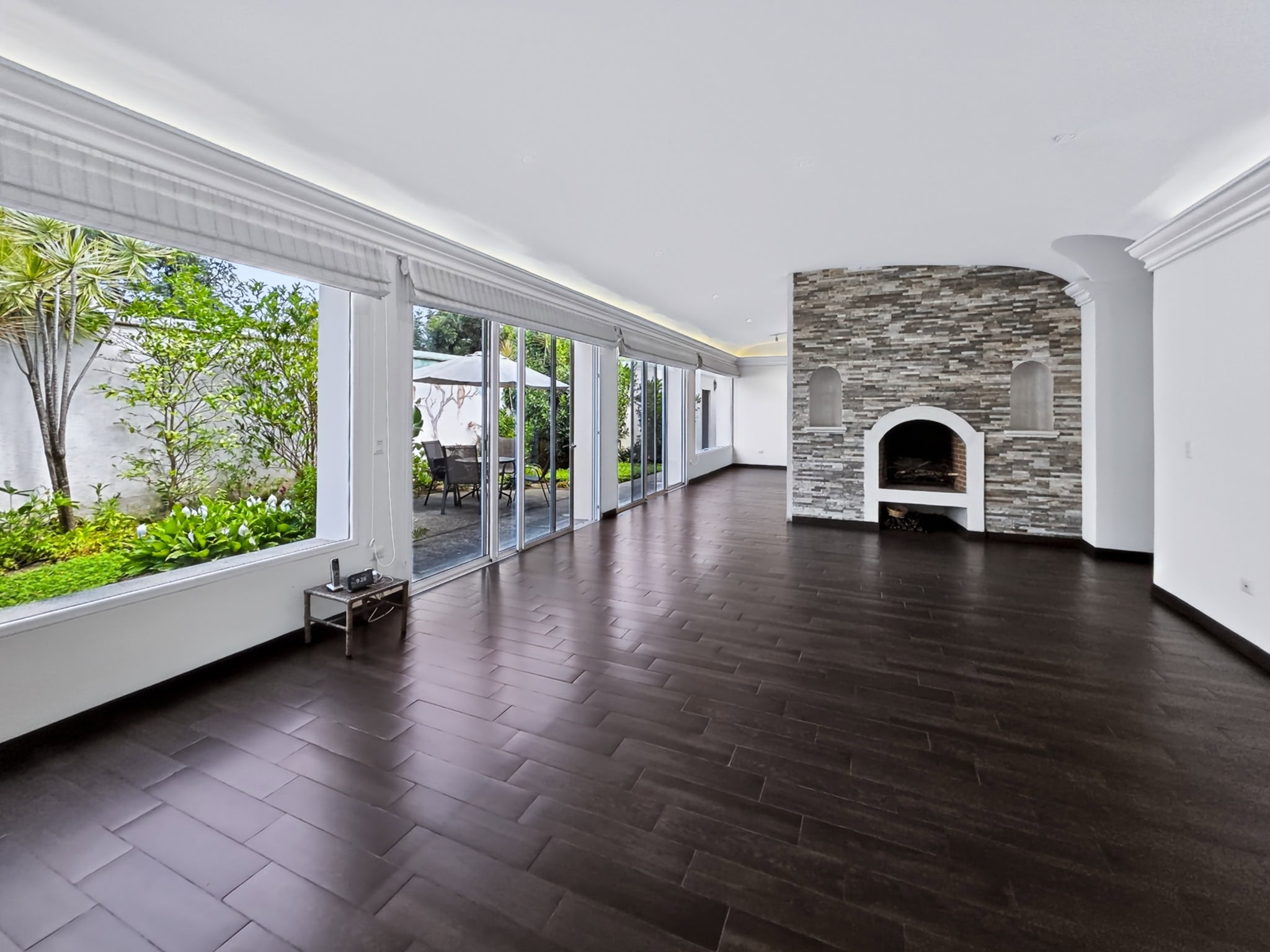 Luxury Corner Estate with Guest Casita
