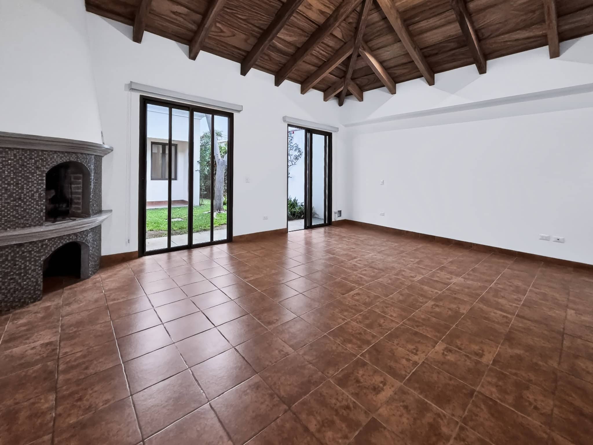 Luxury Corner Estate with Guest Casita