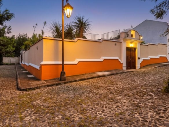 Luxury Corner Estate with Guest Casita