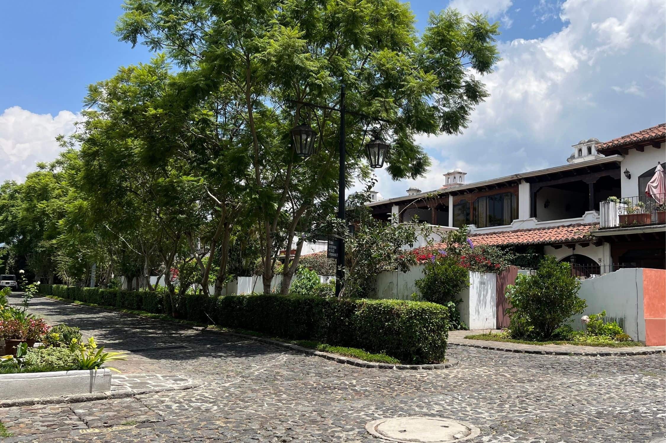 Beautiful Furnished 1-Bedroom Apartment for Rent in Cortijo de las Flores – Just 3.4 km from Antigua Guatemala