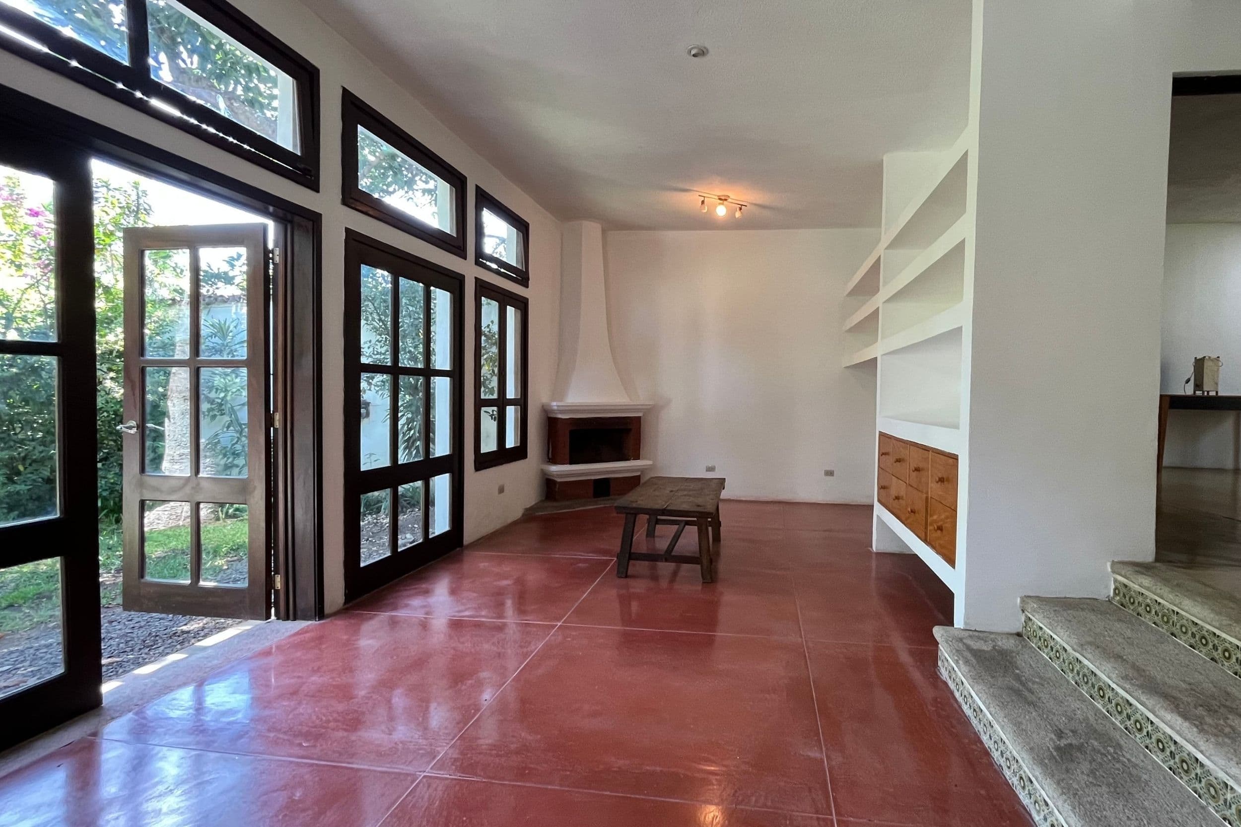 Beautiful Home for Rent in San Pedro El Alto, Antigua Guatemala, 4 bedrooms and a large garden