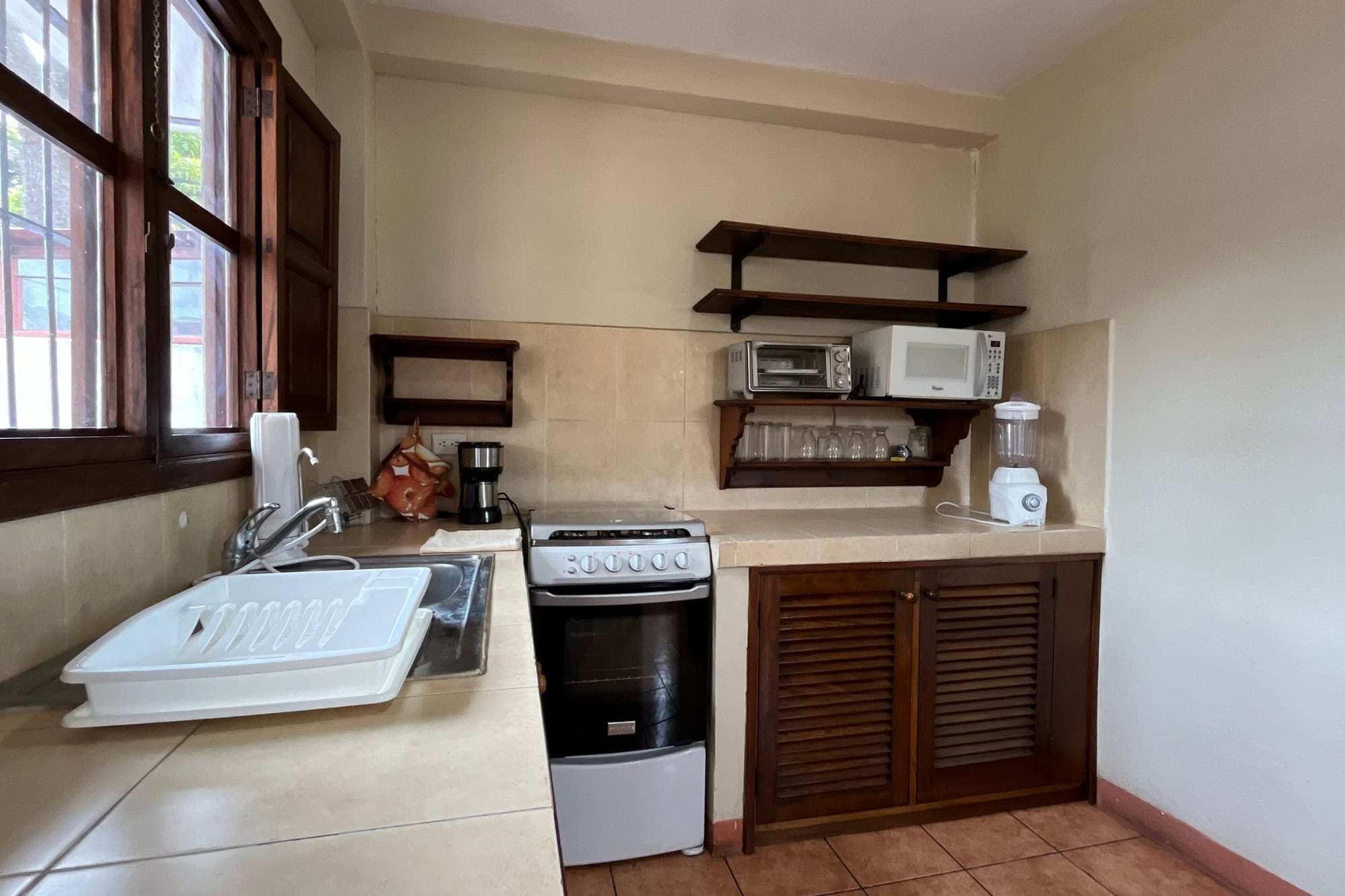 1 BEDROOM APARTMENT FOR RENT IN ANTIGUA, WALKING DISTANCE TO CENTRAL PARK