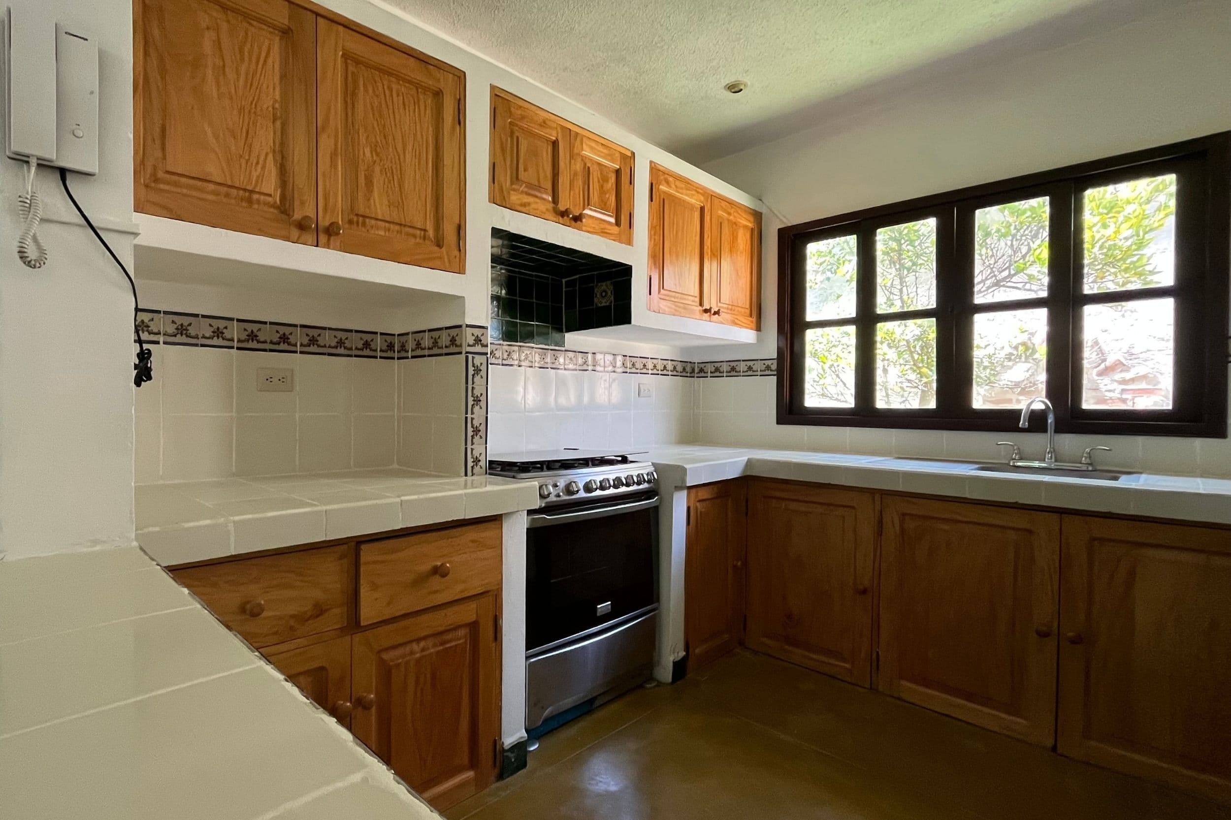 Beautiful Home for Rent in San Pedro El Alto, Antigua Guatemala, 4 bedrooms and a large garden