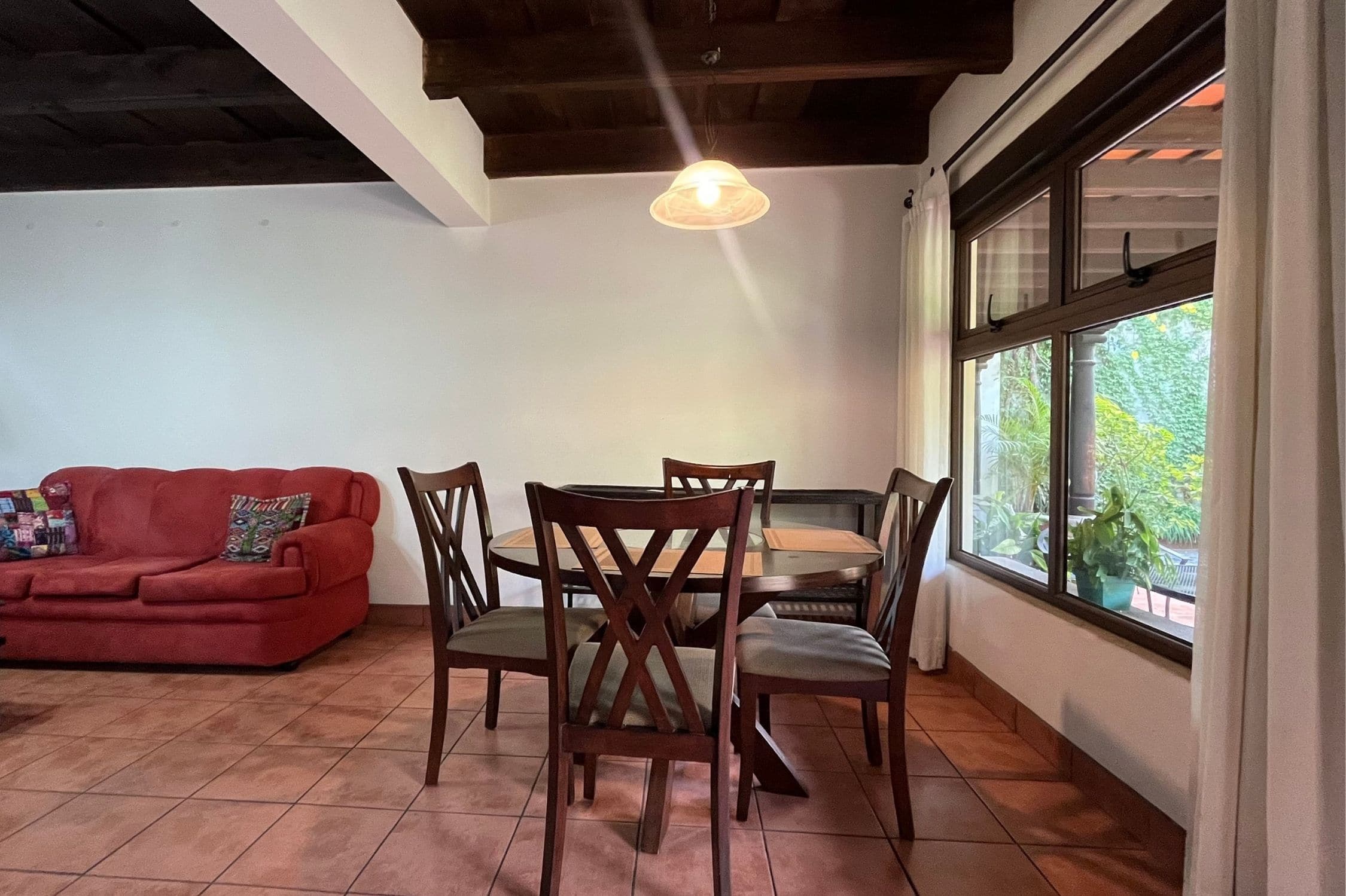 DOWNTOWN ANTIGUA, 1-BEDROOM APARTMENT, BALCONY WITH A VIEW