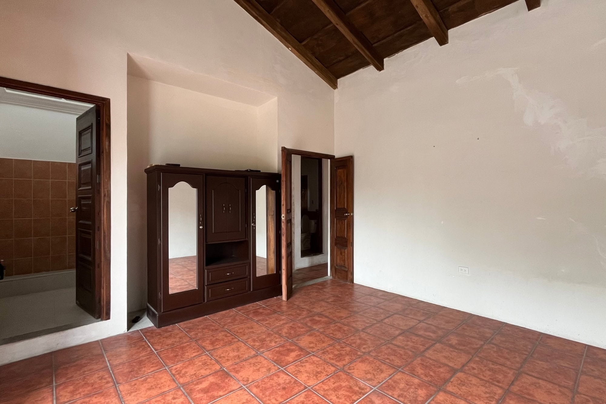 Unfurnished 3-Bedroom Home for Rent in Antigua Gardens, Near Antigua Guatemala