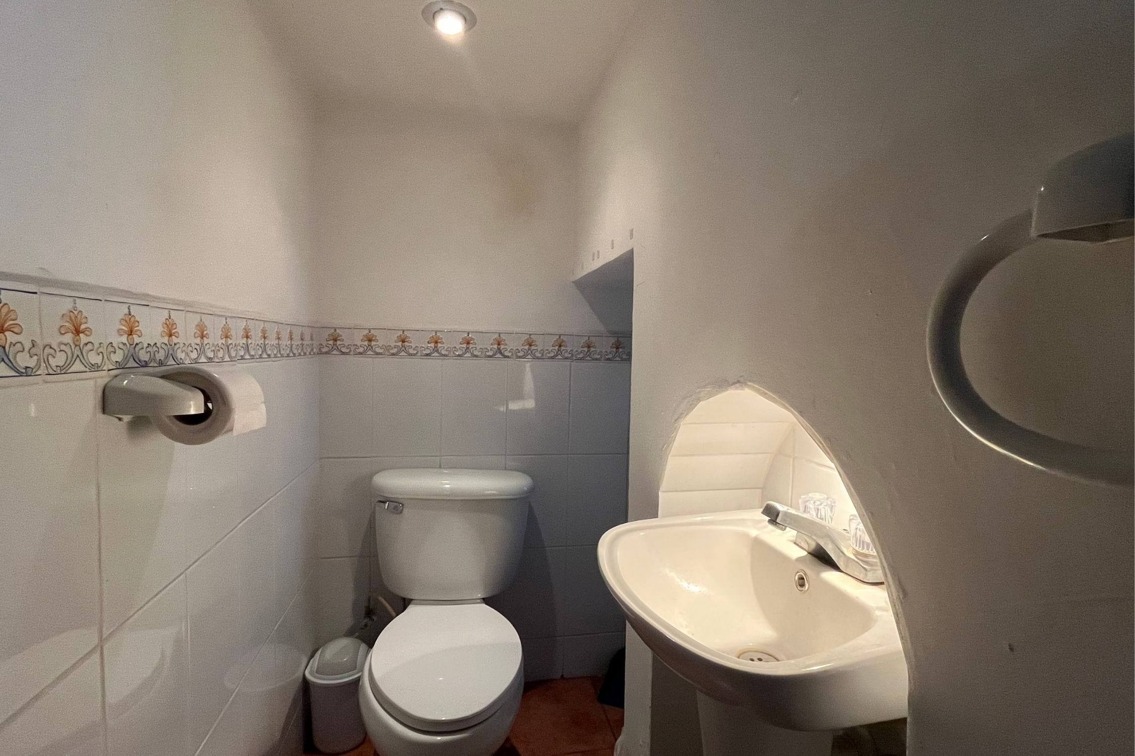 DOWNTOWN ANTIGUA, 1-BEDROOM APARTMENT, BALCONY WITH A VIEW