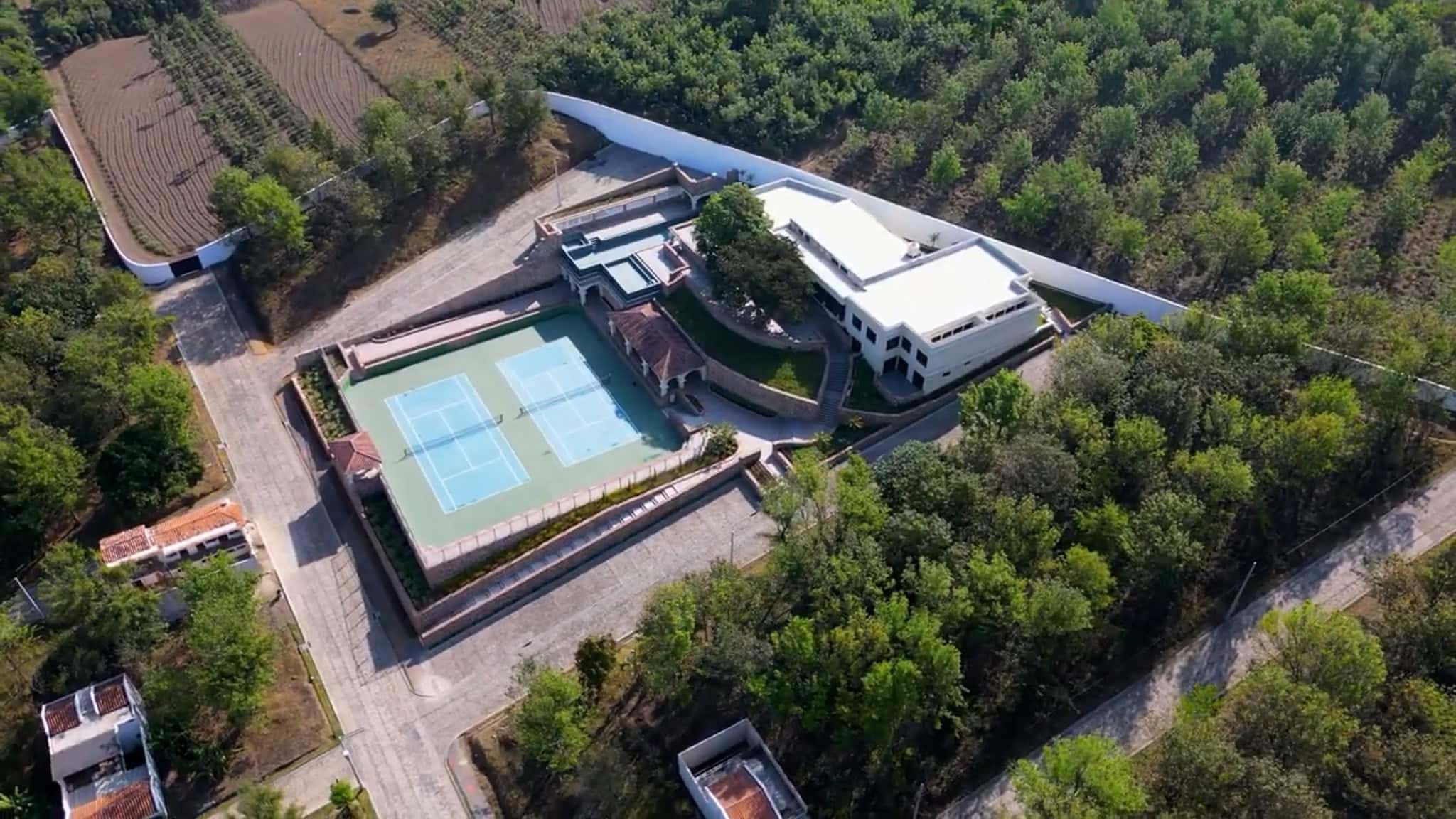 Spacious family home in Antigua Garden, just 20 minutes from Antigua, surrounded by forest and volcano views.
