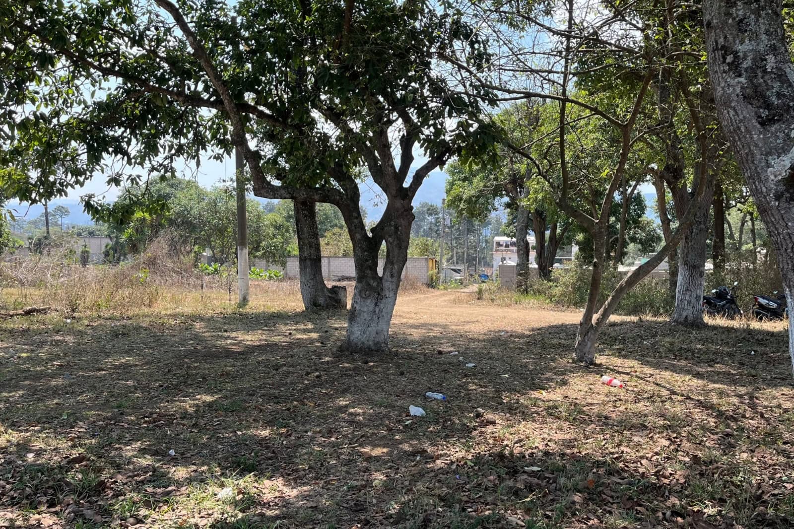 Terreno en Venta en San Luis Pueblo Nuevo — No Residencial Cerrado