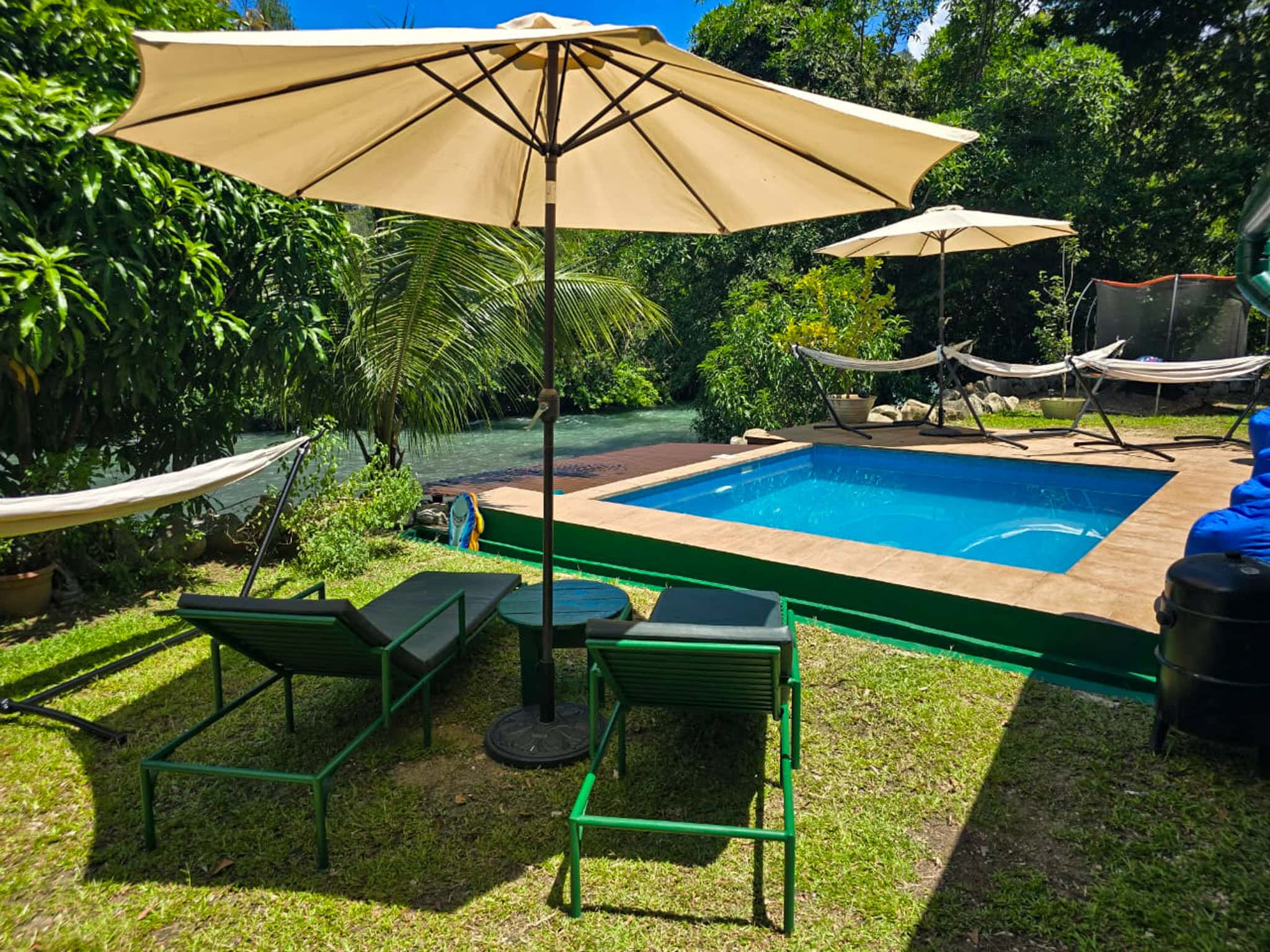 Riverfront Chalet on 4,500 m² of Turquoise Waterfront — 20 Minutes from Semuc Champey
