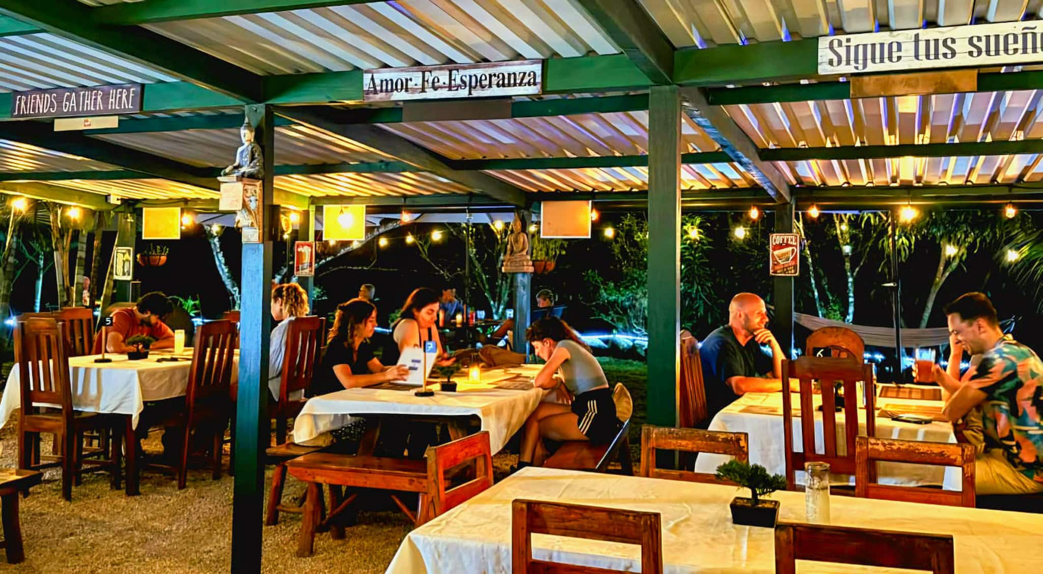 Riverfront Chalet on 4,500 m² of Turquoise Waterfront — 20 Minutes from Semuc Champey