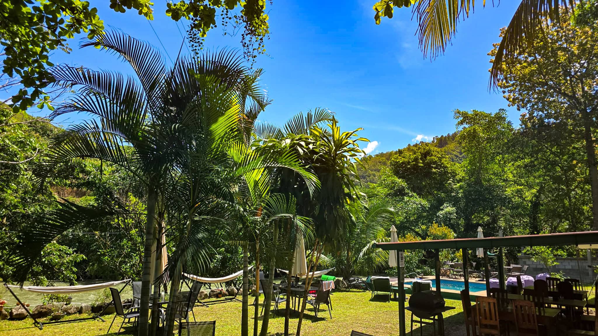 Riverfront Chalet on 4,500 m² of Turquoise Waterfront — 20 Minutes from Semuc Champey