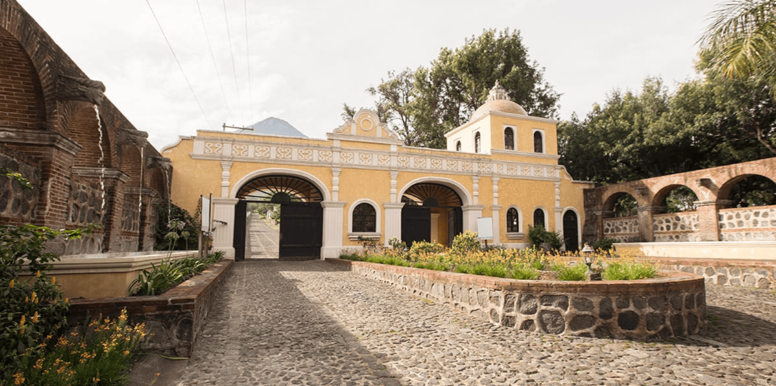 Spacious family home in Antigua Garden, just 20 minutes from Antigua, surrounded by forest and volcano views.