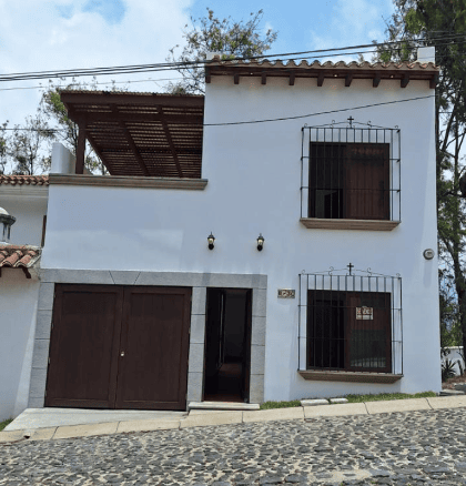 Spacious family home in Antigua Garden, just 20 minutes from Antigua, surrounded by forest and volcano views.