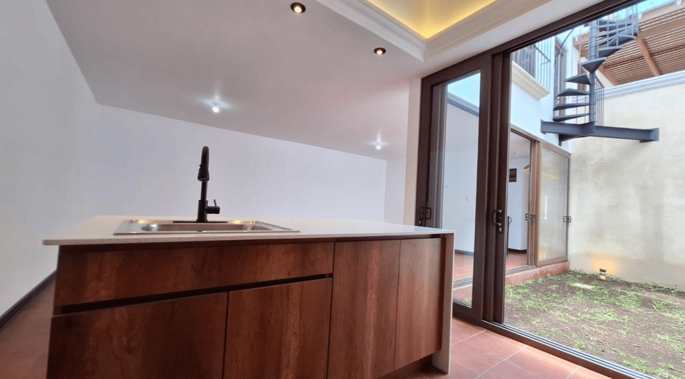 Spacious family home in Antigua Garden, just 20 minutes from Antigua, surrounded by forest and volcano views.
