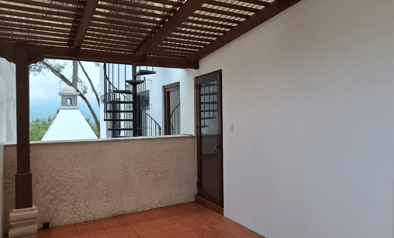 Spacious family home in Antigua Garden, just 20 minutes from Antigua, surrounded by forest and volcano views.