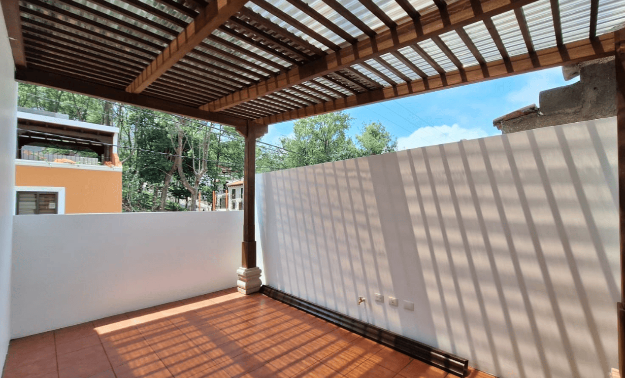 Spacious family home in Antigua Garden, just 20 minutes from Antigua, surrounded by forest and volcano views.