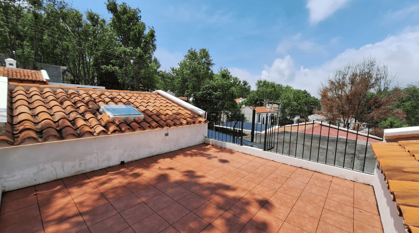 Spacious family home in Antigua Garden, just 20 minutes from Antigua, surrounded by forest and volcano views.
