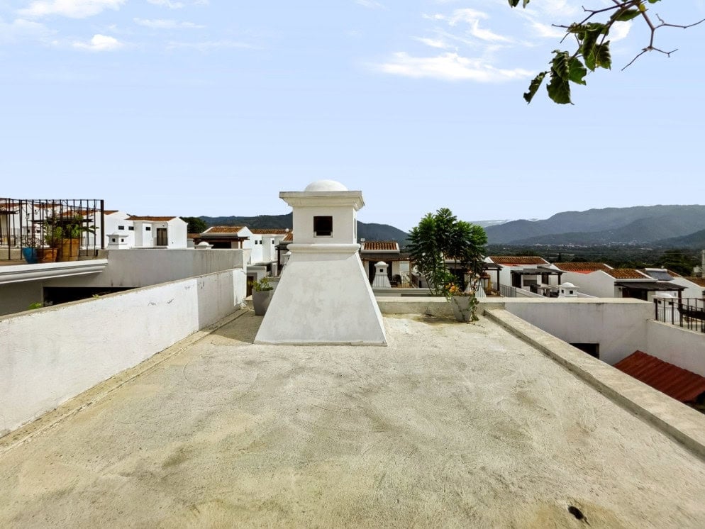 Attractively Priced Two-Level Home in a Gated Community Close to Antigua