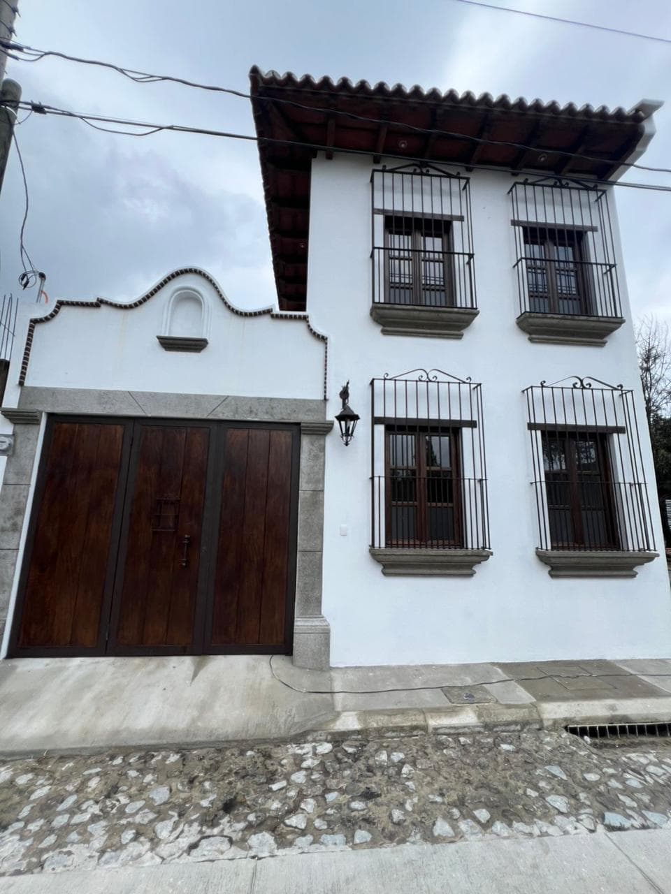 Casa Nueva de Estilo Colonial — Portal de las Rosas 2, San Miguel Dueñas — 3 Habitaciones / 3.5 Baños