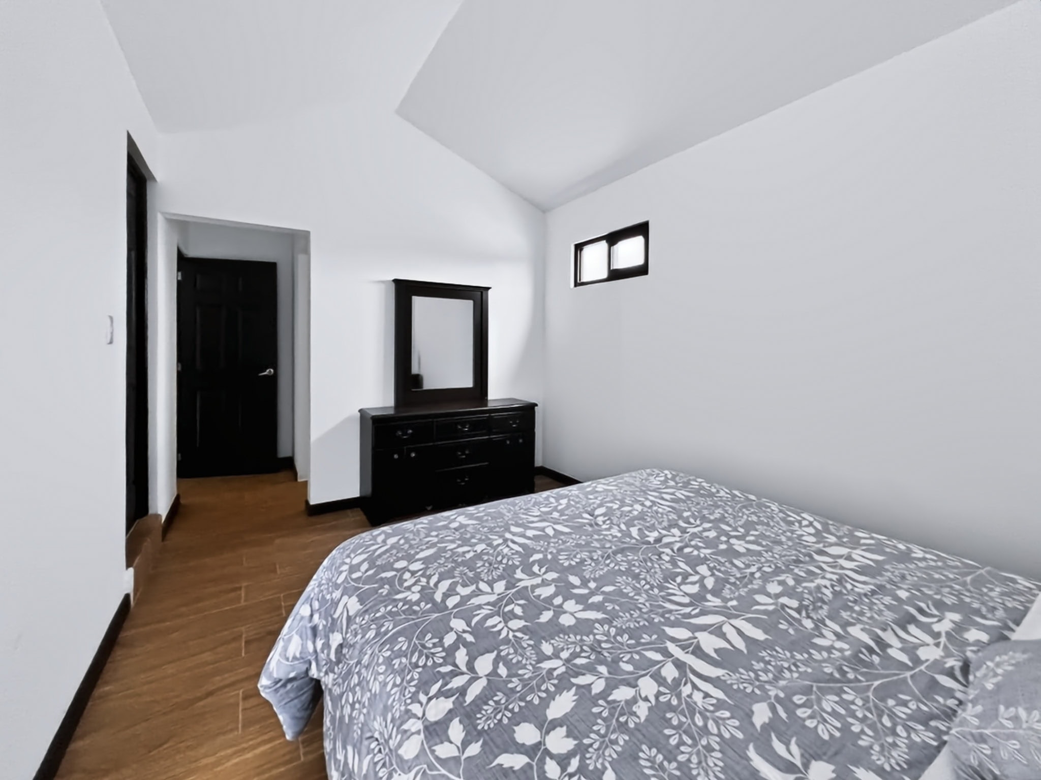 Encantadora Casa de 4 Habitaciones Totalmente Amueblada en Venta — Barrios Coloniales, San Pedro Las Huertas