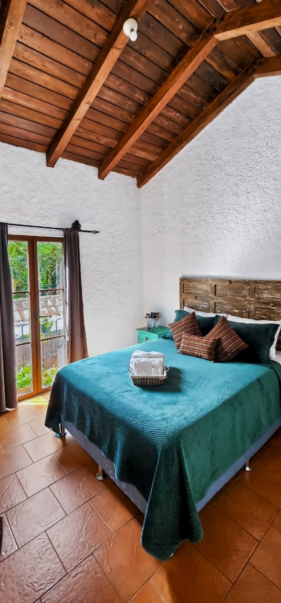 6-Bedroom, 6.5-Bath Home in a Private Residential — Jocotenango, 5 Minutes from Antigua