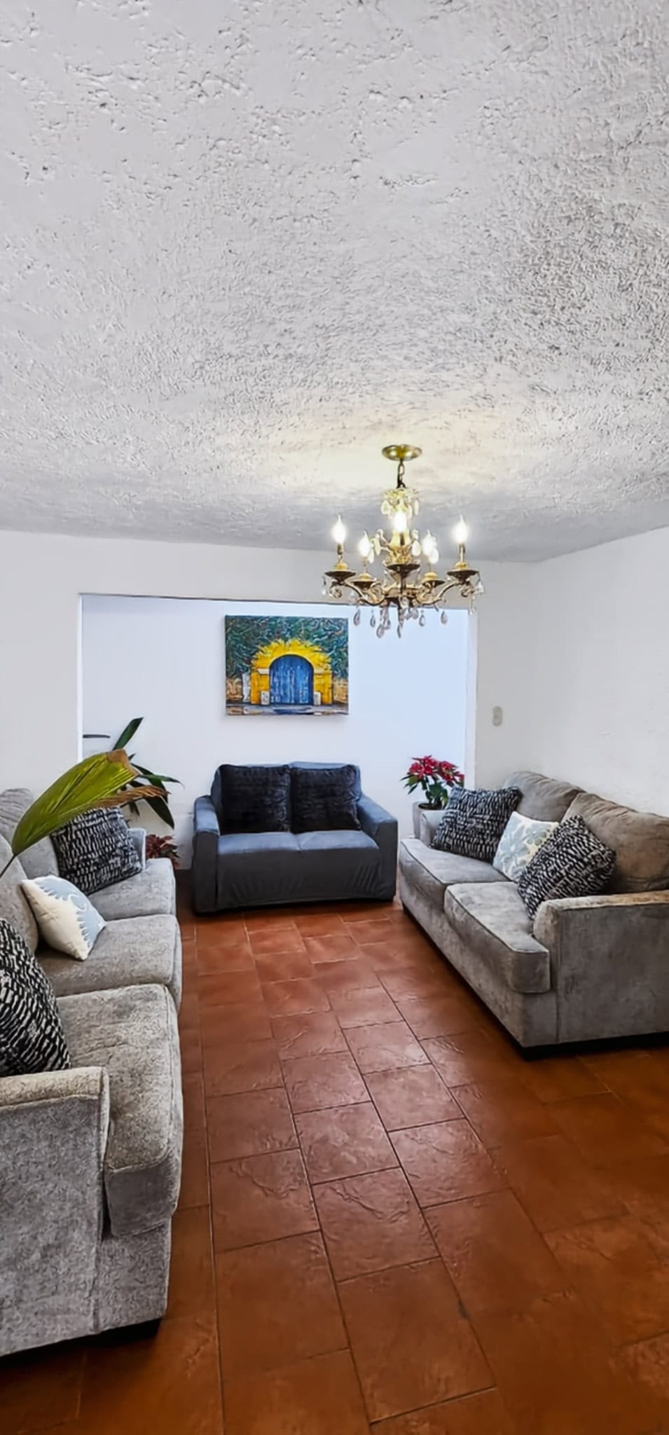 6-Bedroom, 6.5-Bath Home in a Private Residential — Jocotenango, 5 Minutes from Antigua