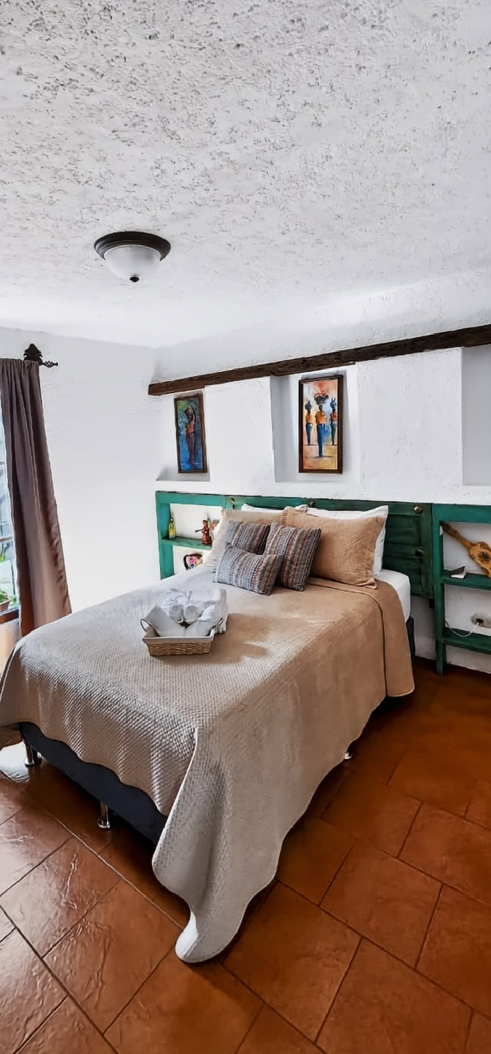 6-Bedroom, 6.5-Bath Home in a Private Residential — Jocotenango, 5 Minutes from Antigua