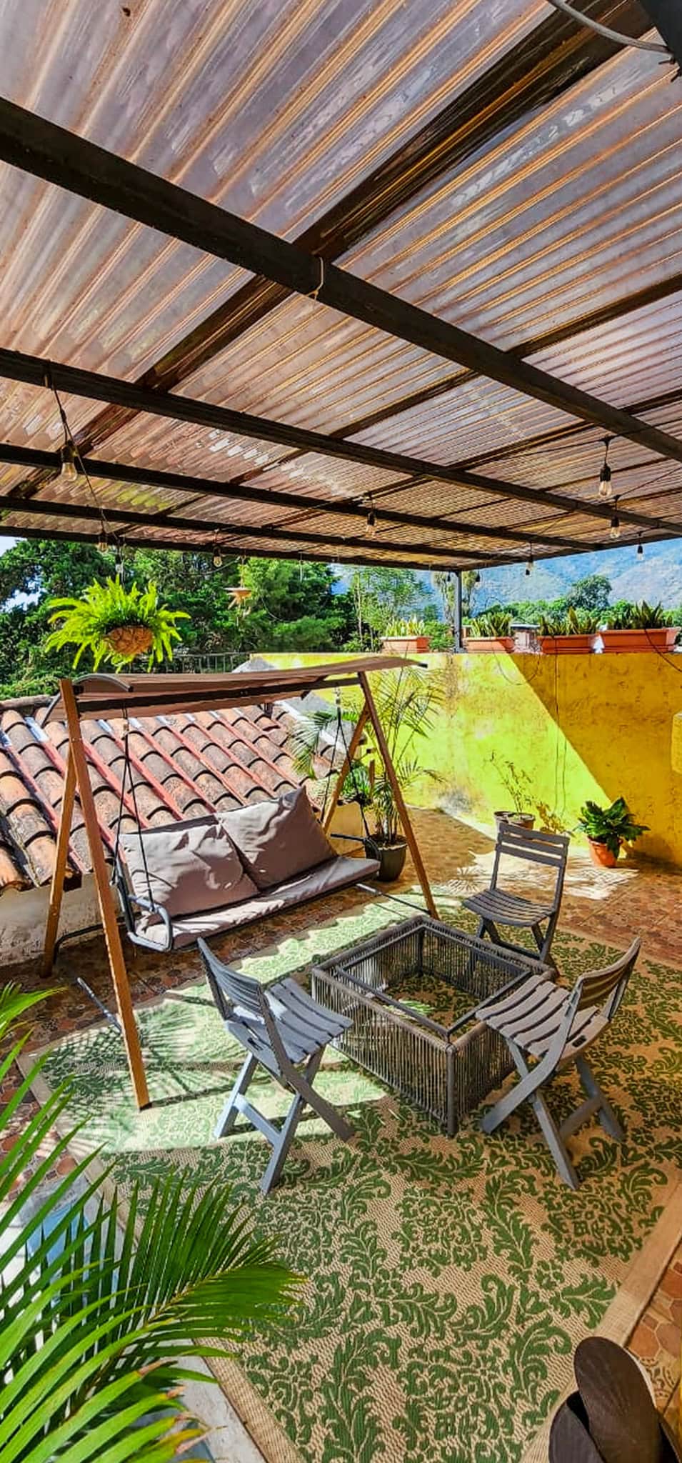 6-Bedroom, 6.5-Bath Home in a Private Residential — Jocotenango, 5 Minutes from Antigua