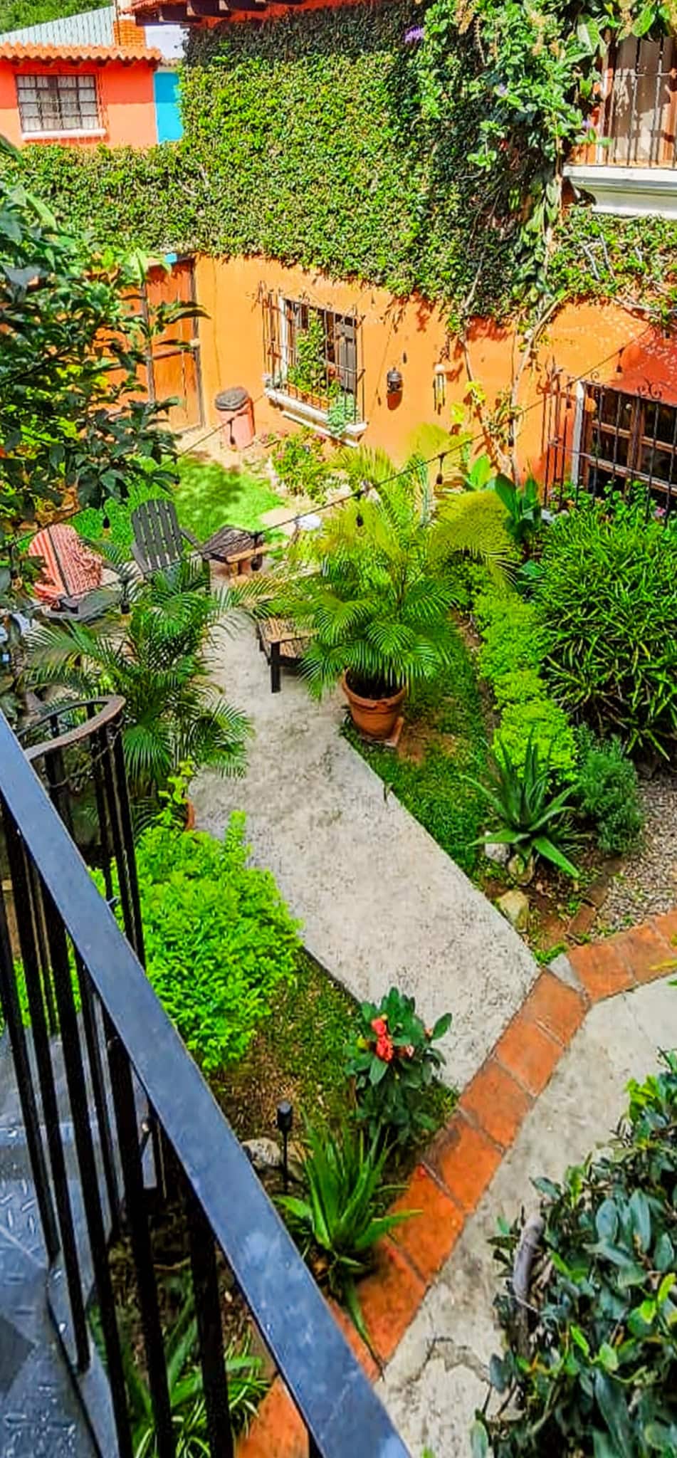 Main House + Independent Apartment on a Double Lot — Jocotenango, 5 Minutes from Antigua Guatemala