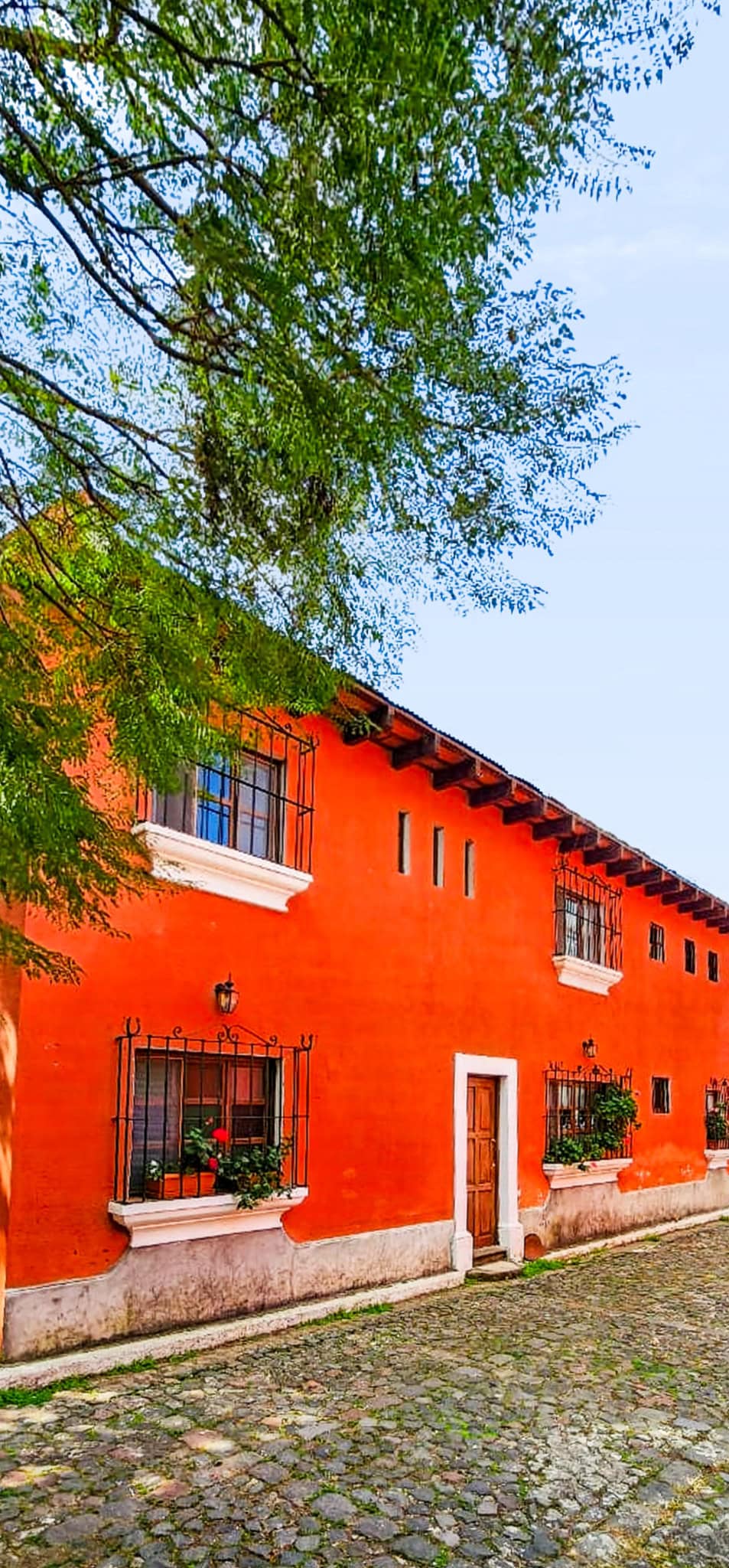 Main House + Independent Apartment on a Double Lot — Jocotenango, 5 Minutes from Antigua Guatemala