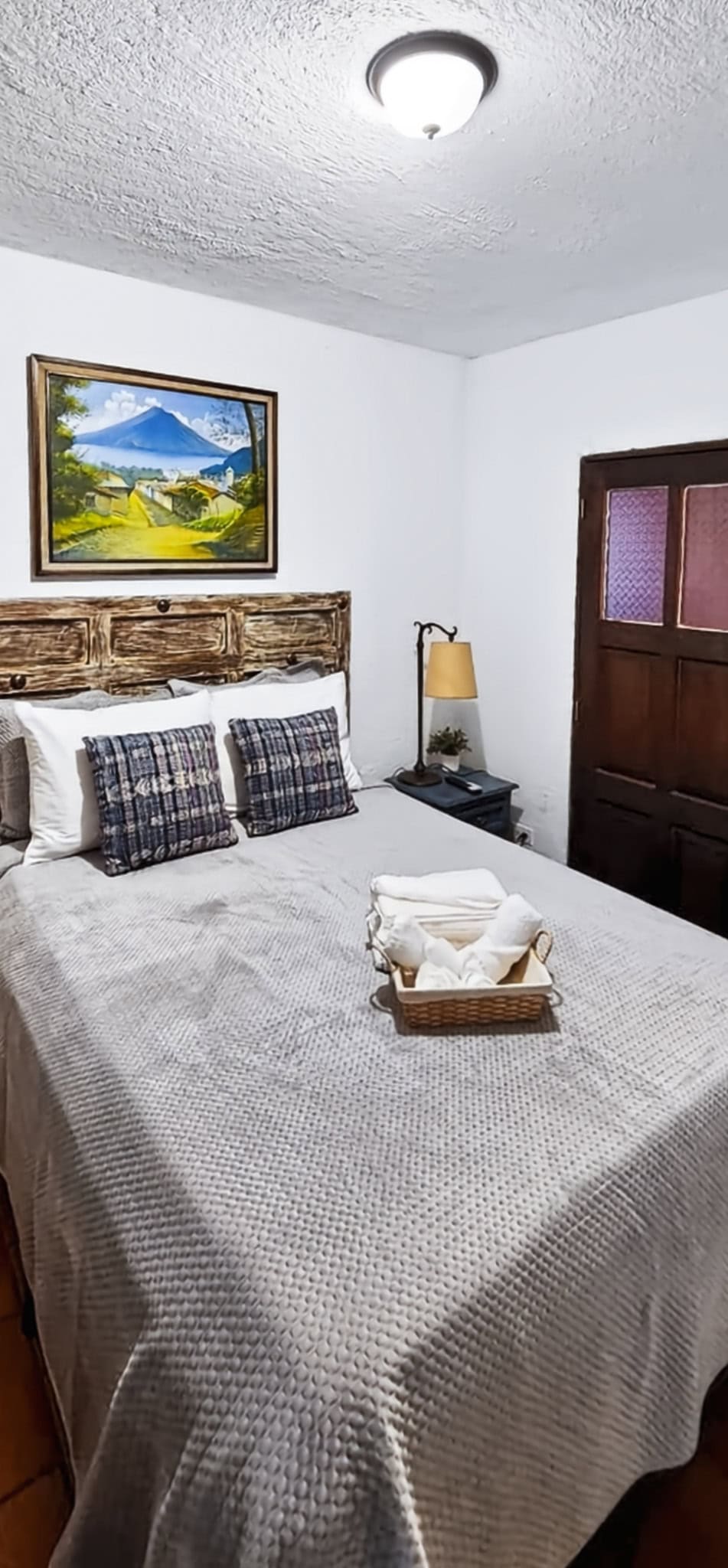 Main House + Independent Apartment on a Double Lot — Jocotenango, 5 Minutes from Antigua Guatemala