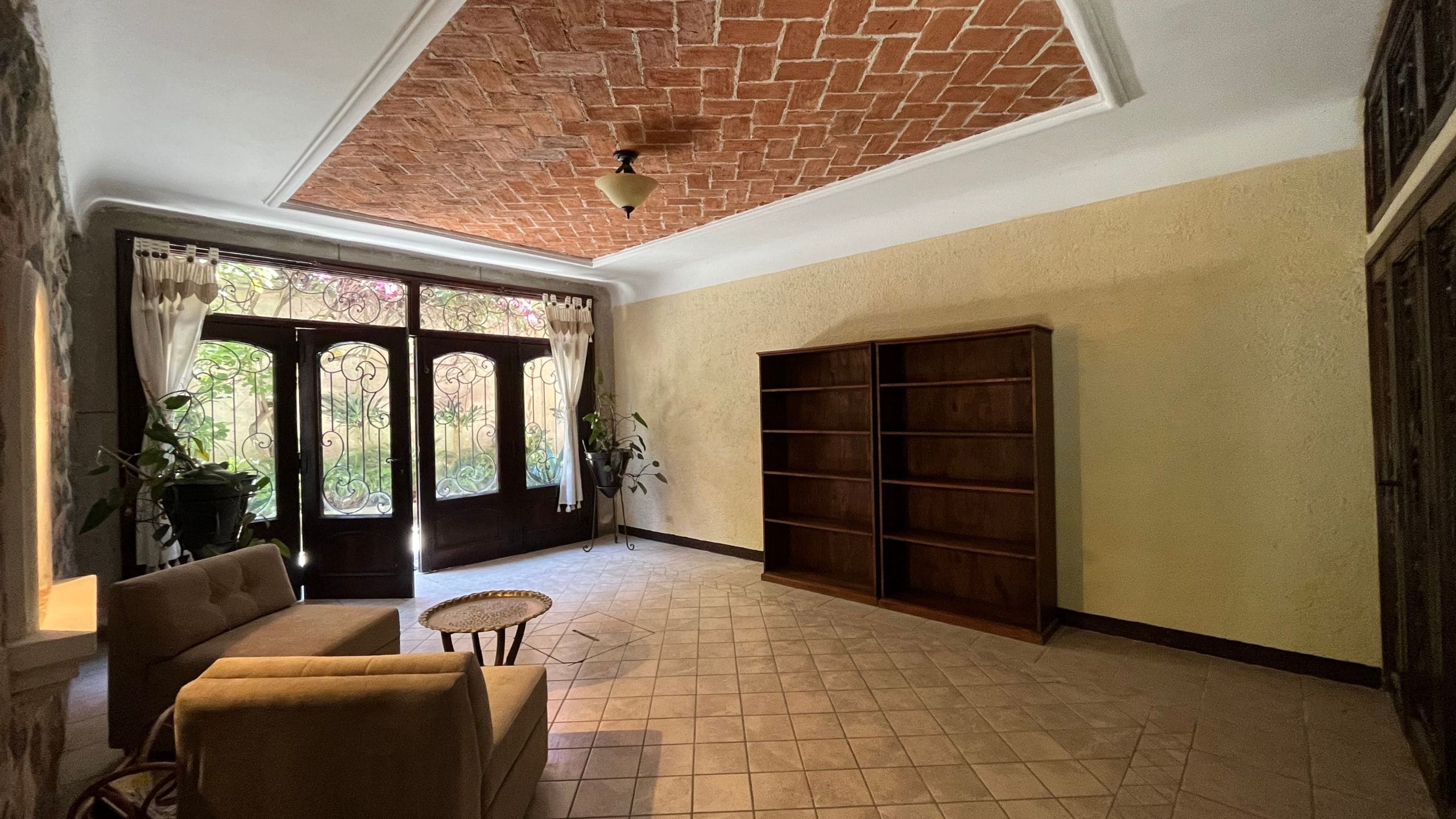 Spacious Furnished Home with Stunning Volcano Views in Las Gravileas, Antigua