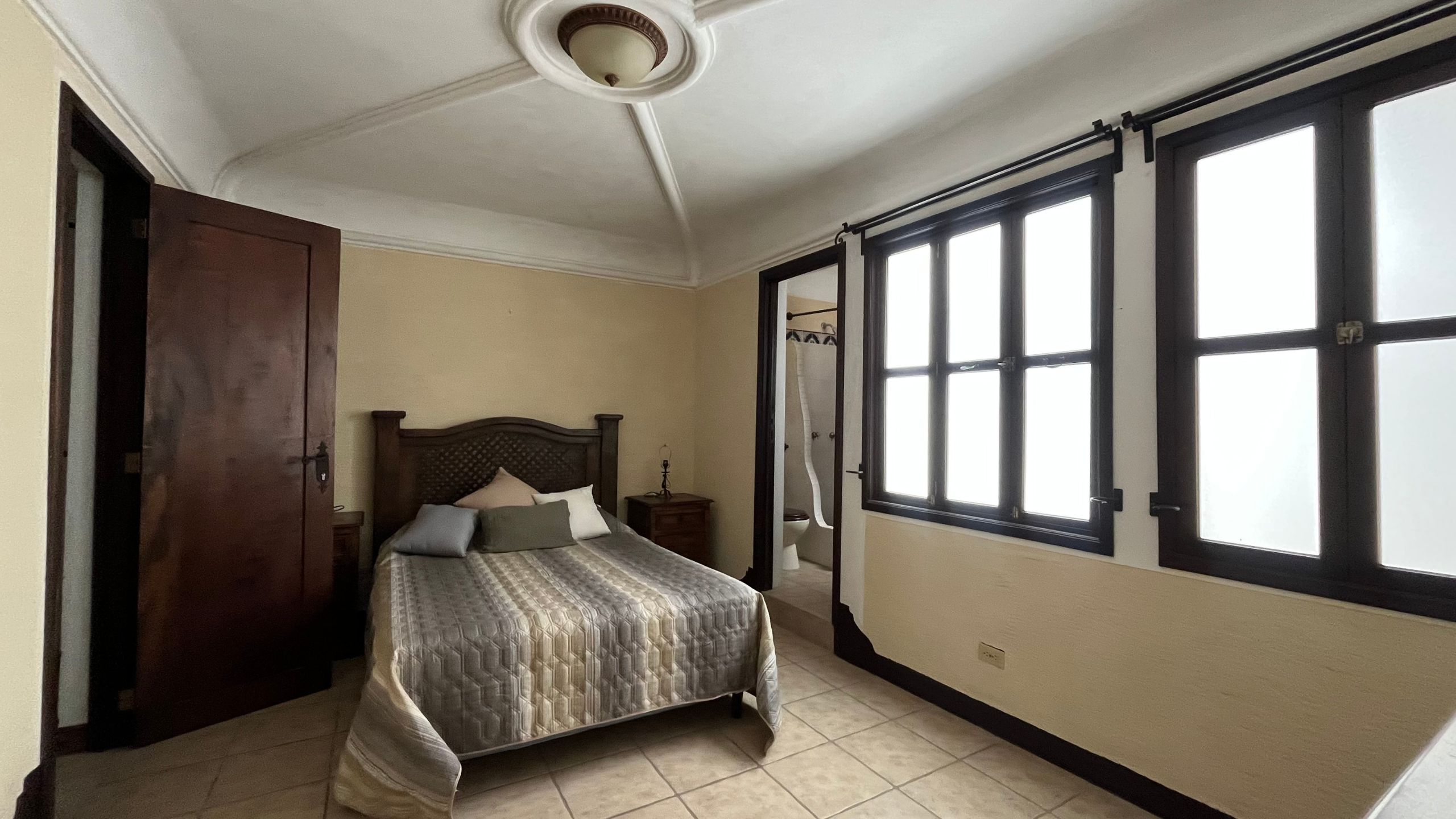 Spacious Furnished Home with Stunning Volcano Views in Las Gravileas, Antigua