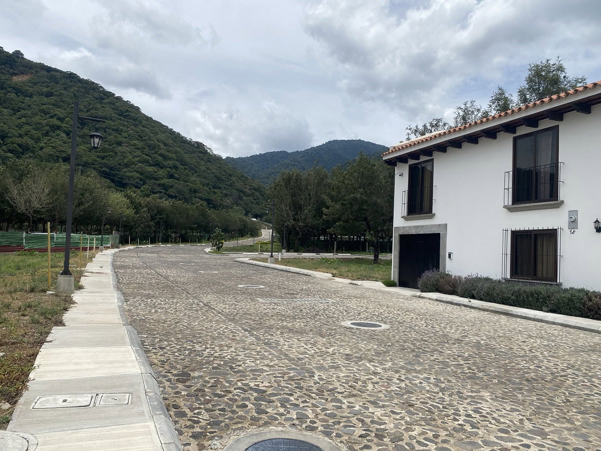 Exclusive Lot for Sale in Residencial Los Apóstoles – Antigua Guatemala