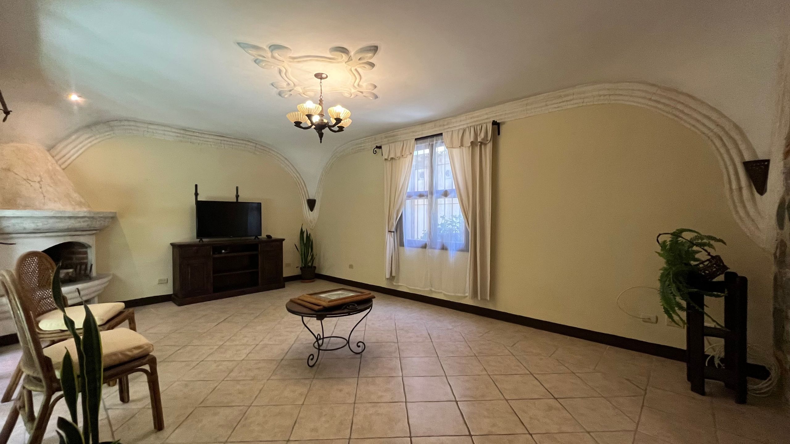 Spacious Furnished Home with Stunning Volcano Views in Las Gravileas, Antigua