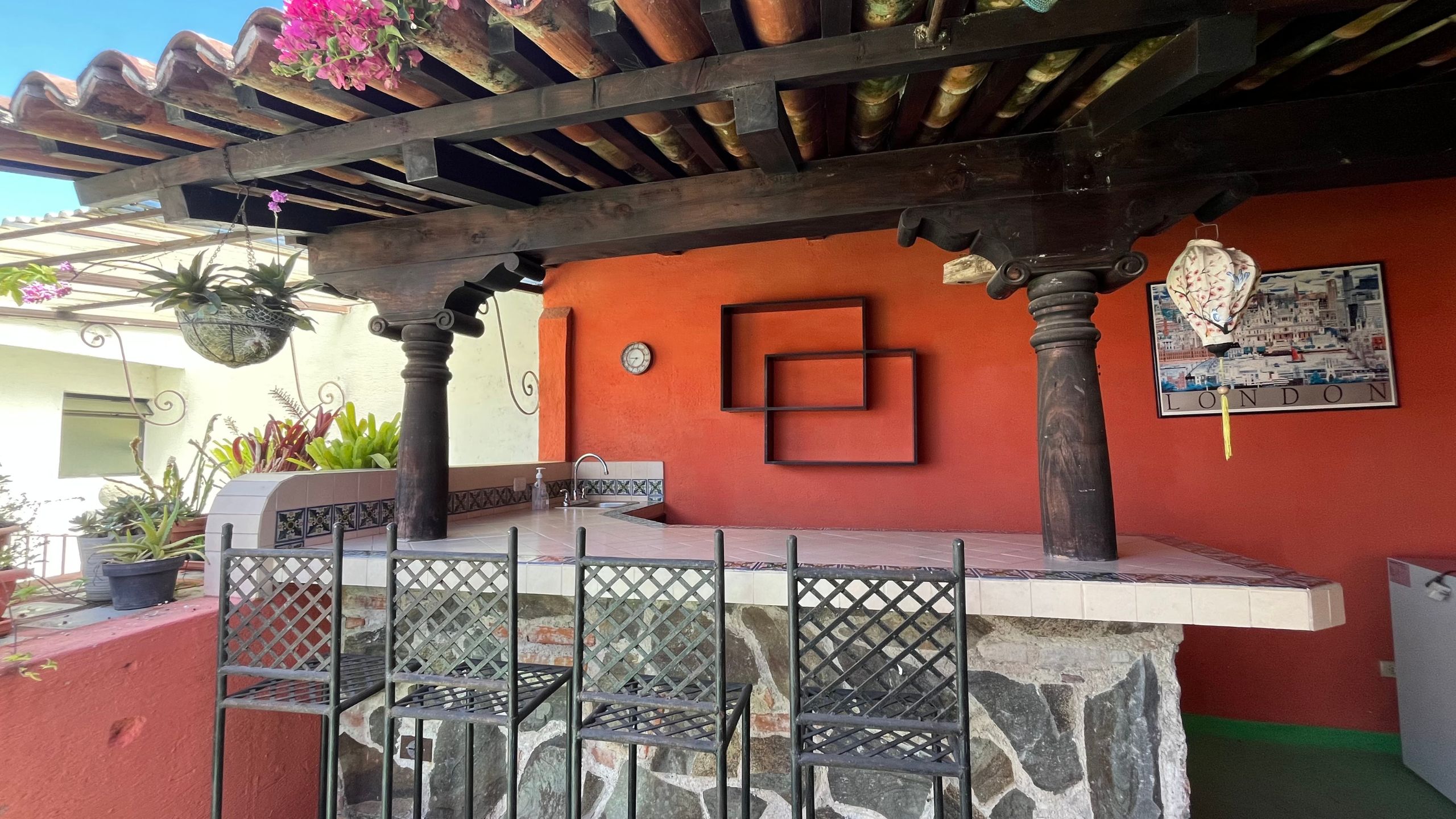 Spacious Furnished Home with Stunning Volcano Views in Las Gravileas, Antigua